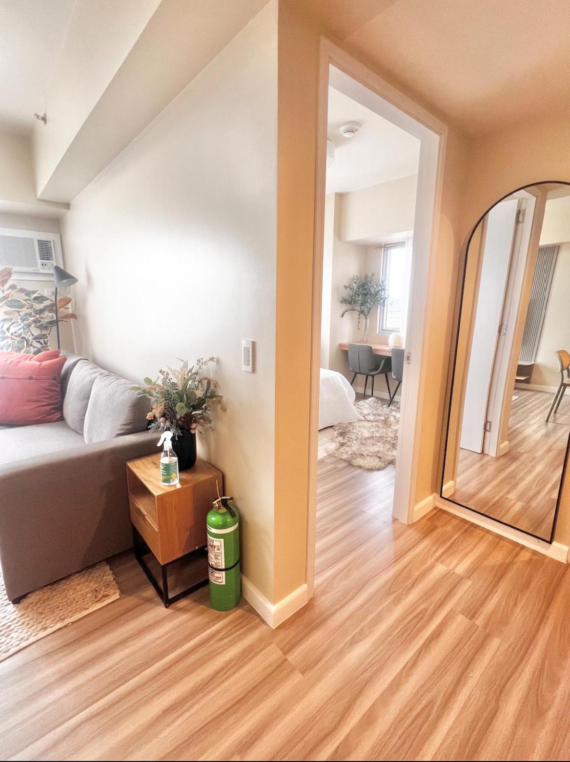 One-Bedroom Apartment with View