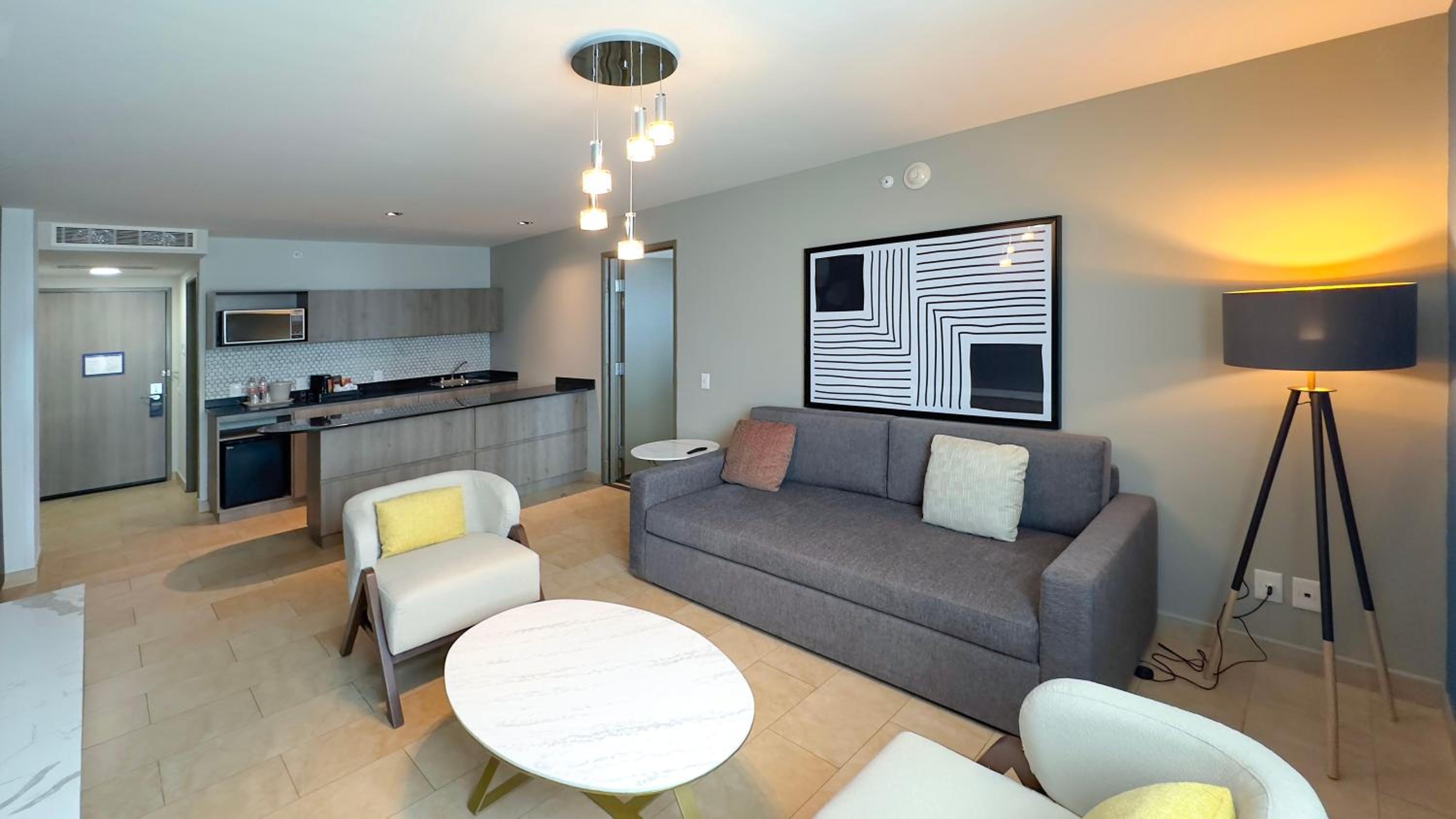 One-Bedroom Suite thumbnail 6