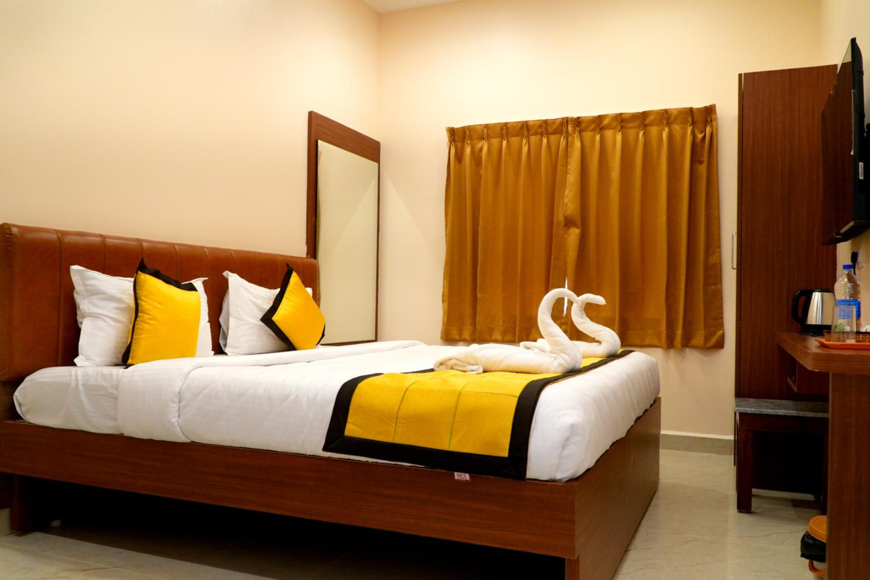 Deluxe Double Room (2 Adults + 1 Child)