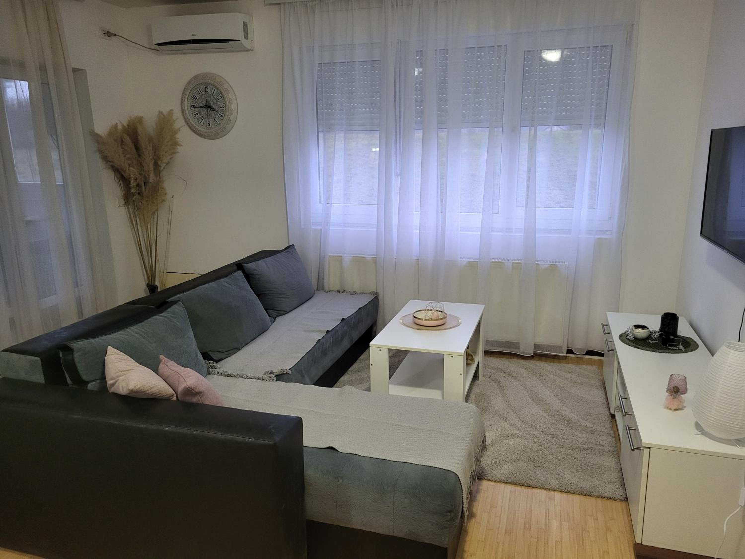 One-Bedroom Apartment photo 3