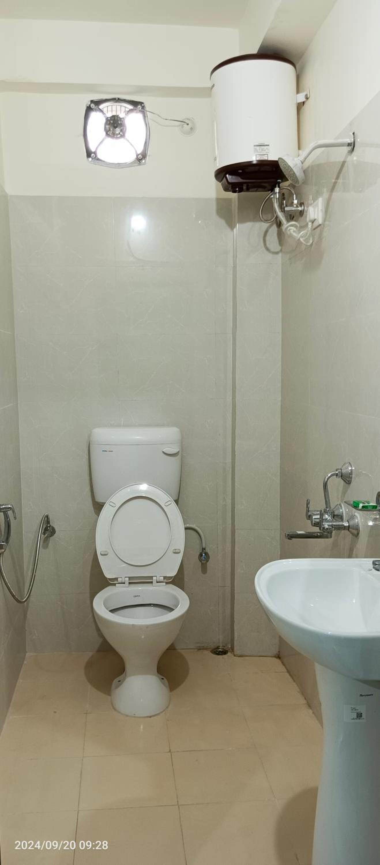 Deluxe Double Room (2 Adults + 1 Child) photo 3