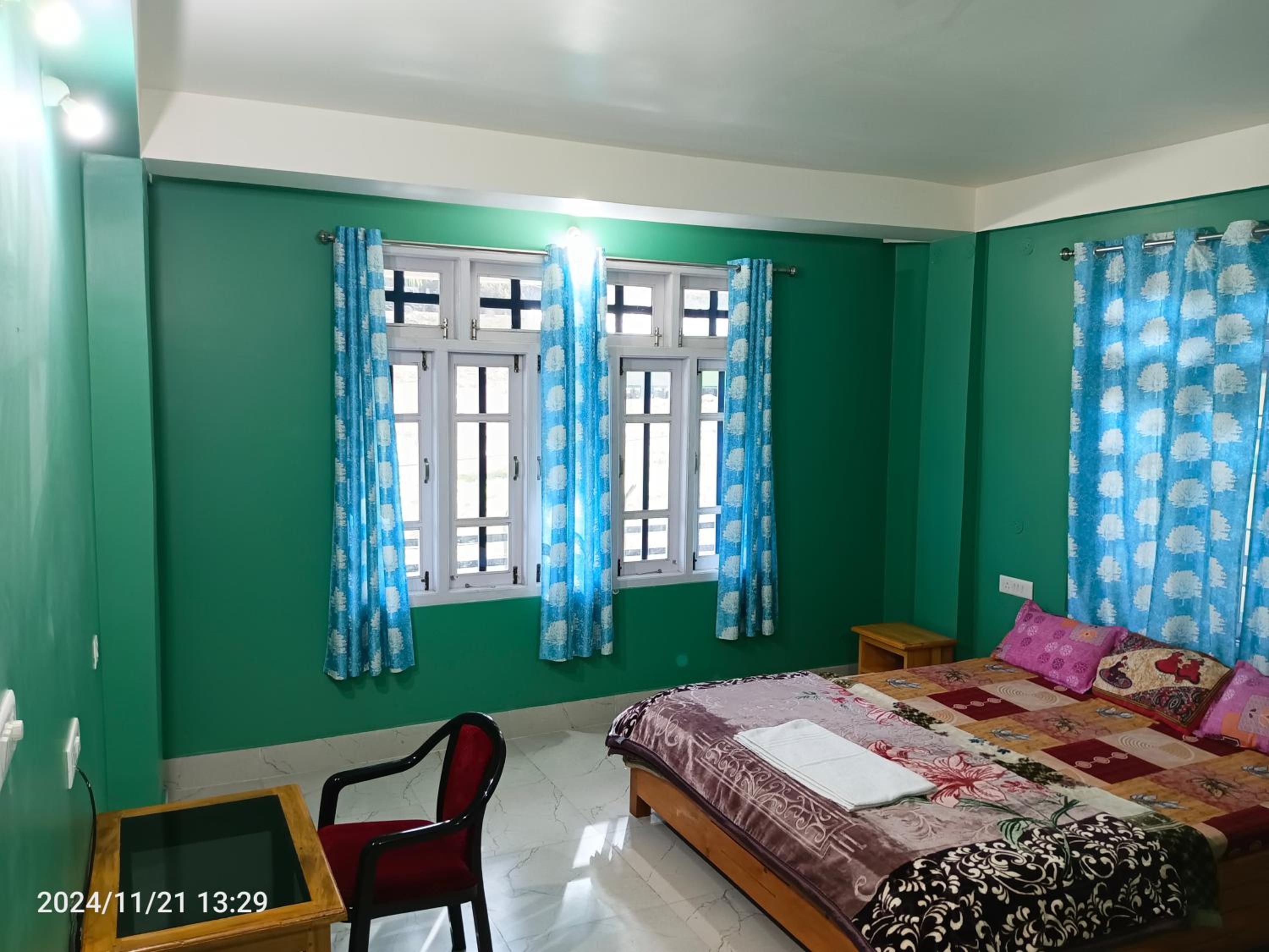 Deluxe Double Room (2 Adults + 1 Child) photo 1