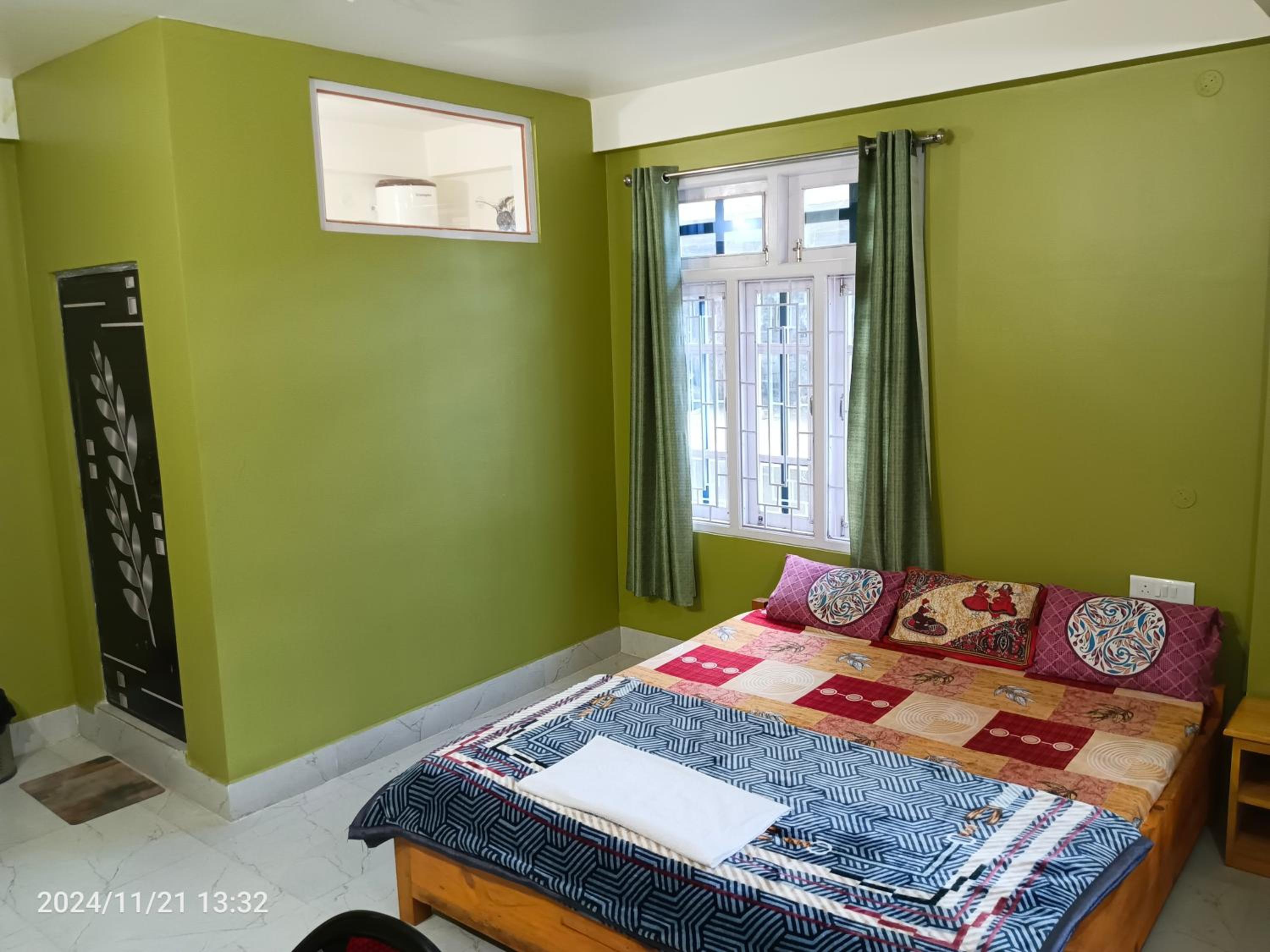 Deluxe Double Room (2 Adults + 1 Child) photo 2
