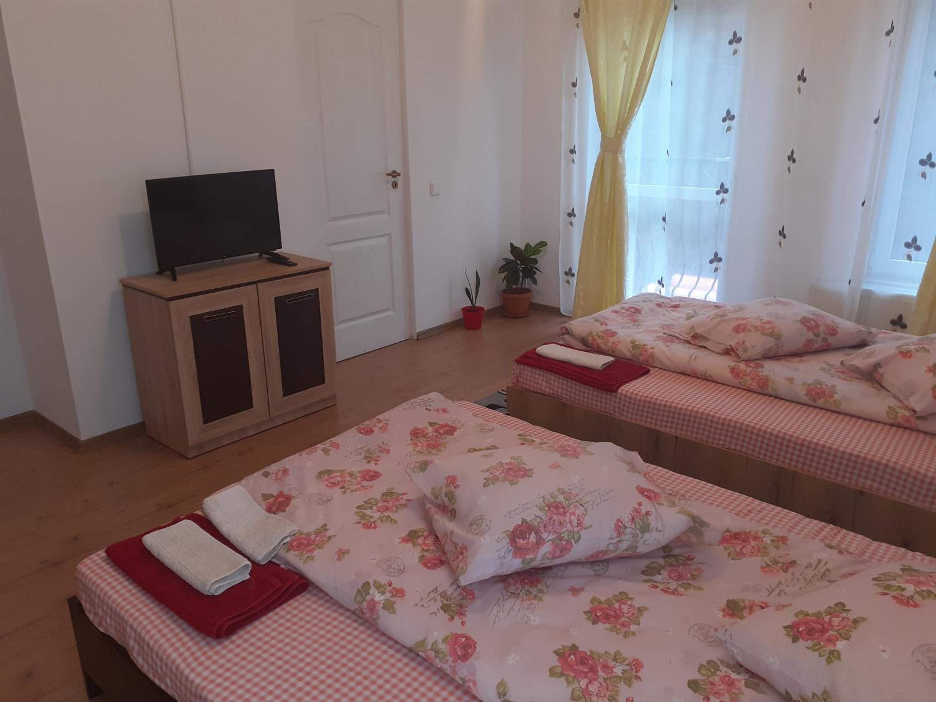 Quadruple Room with Bathroom photo 2
