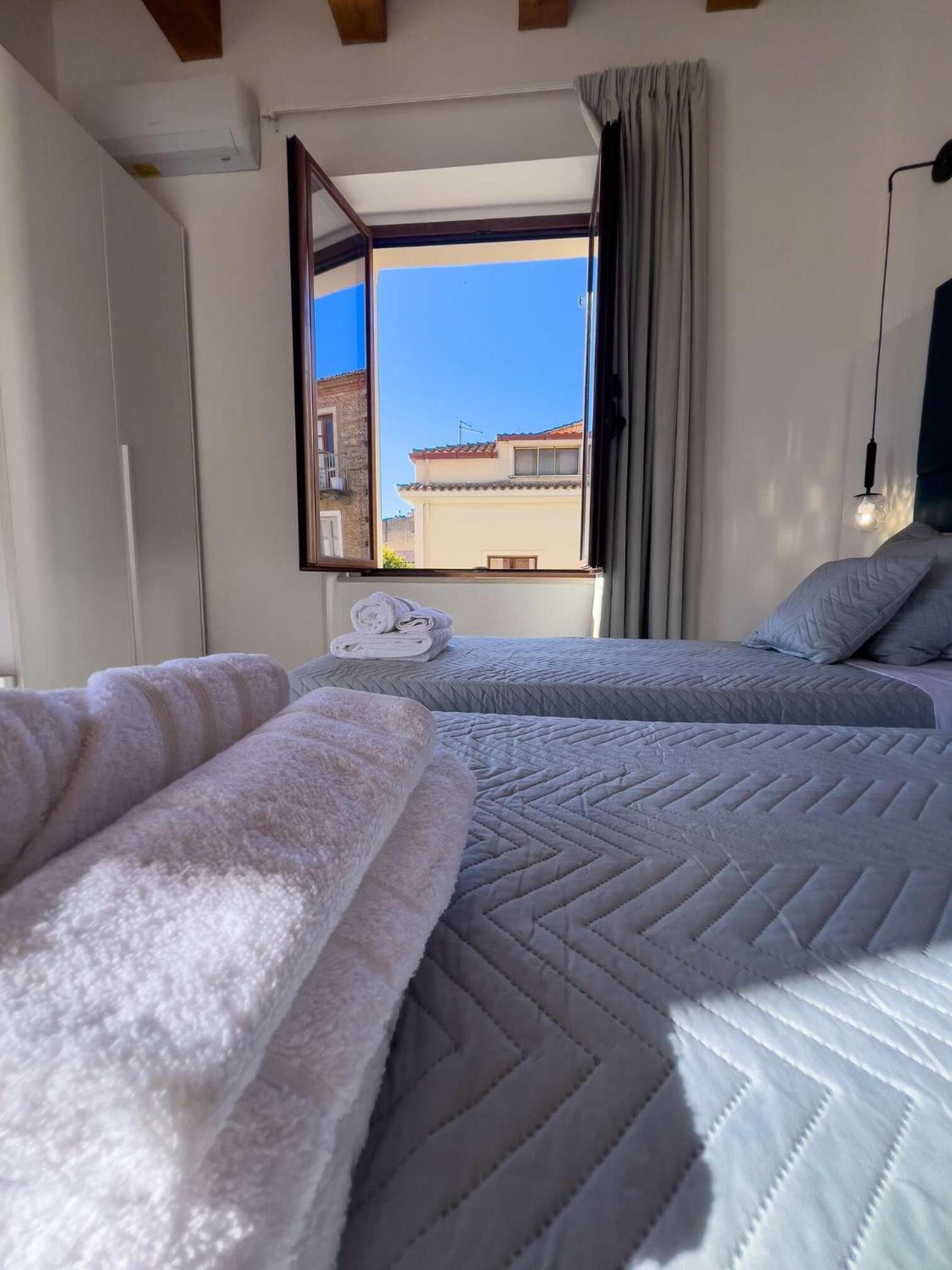 Twin Room with Private Bathroom