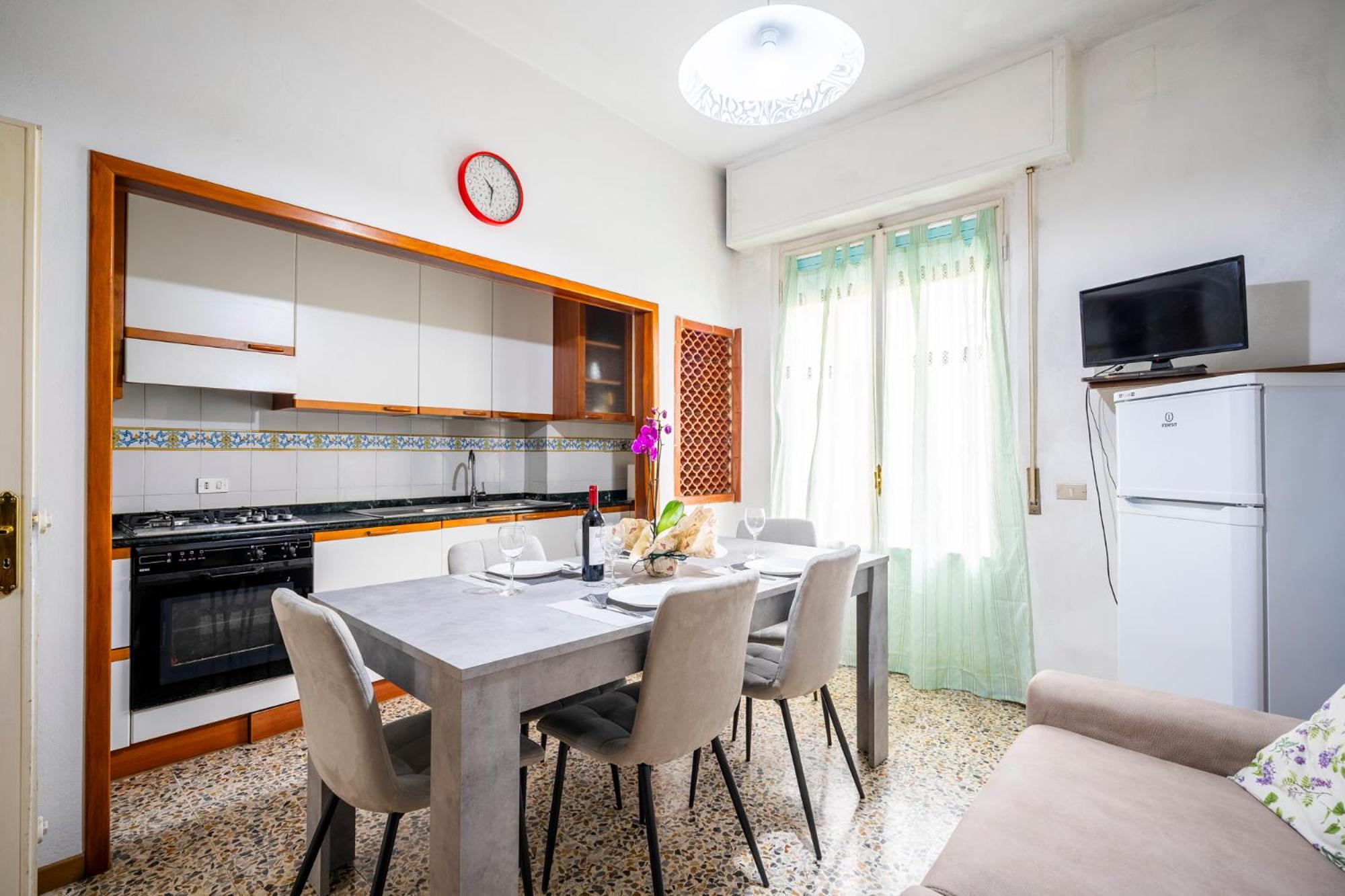 Two-Bedroom Apartment with City View photo 2
