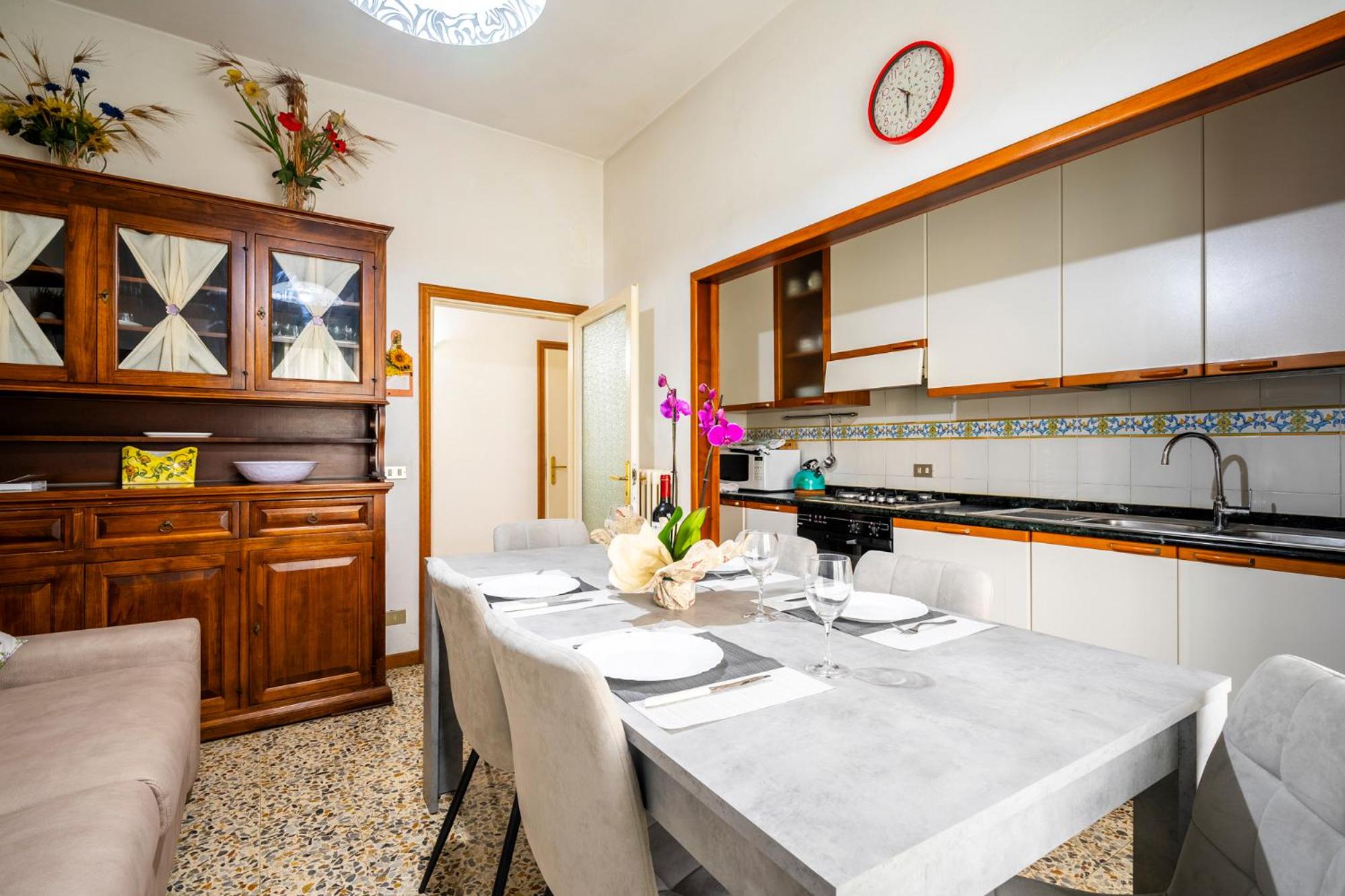 Two-Bedroom Apartment with City View photo 3