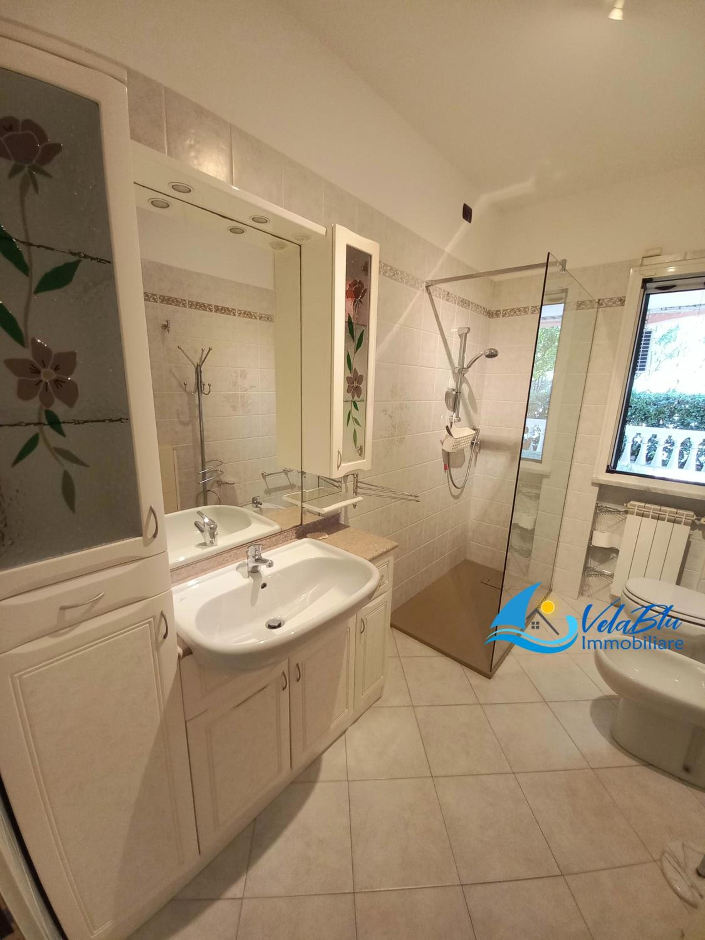 Large Double Room photo 2