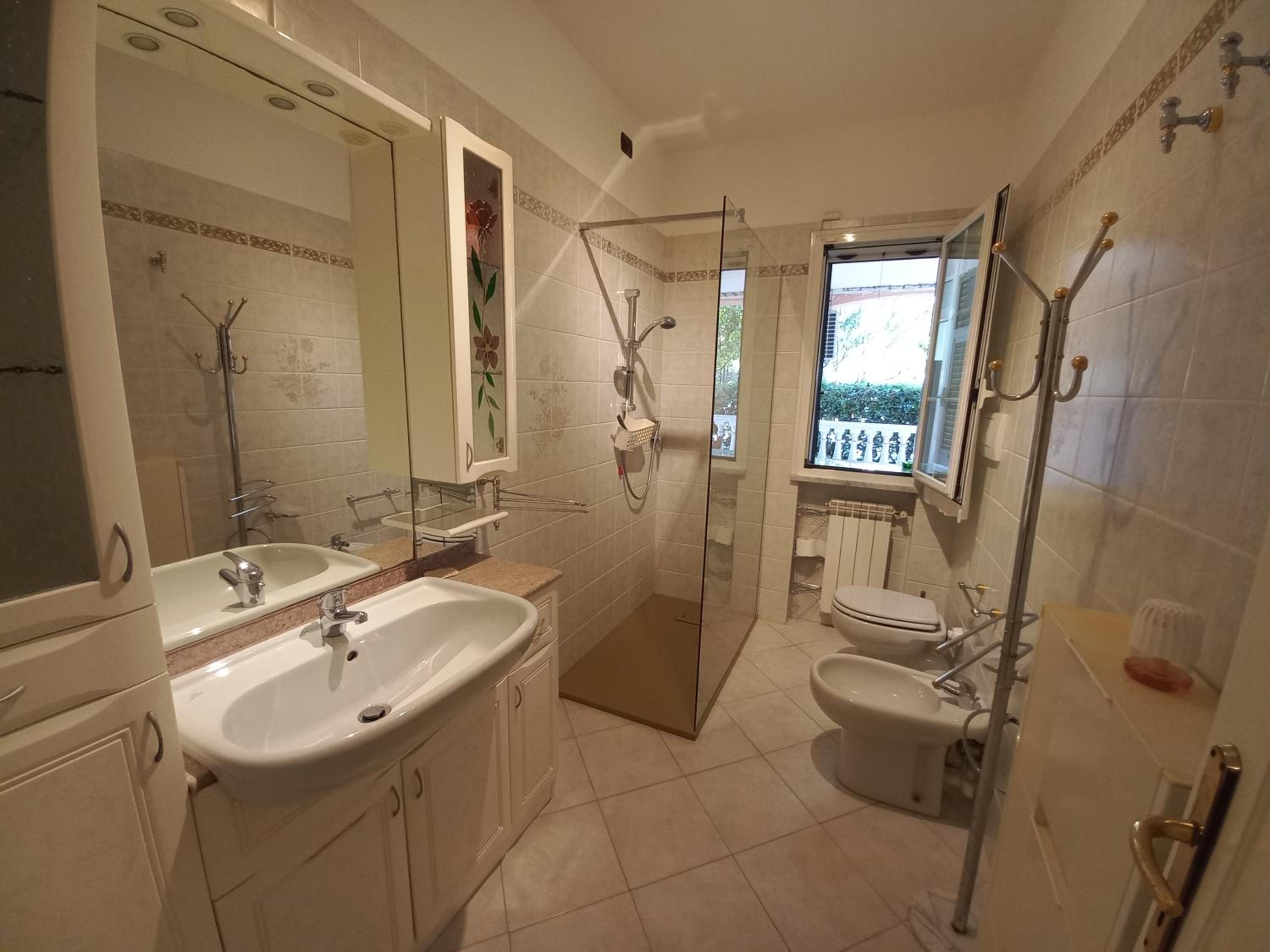 Large Double Room photo 3