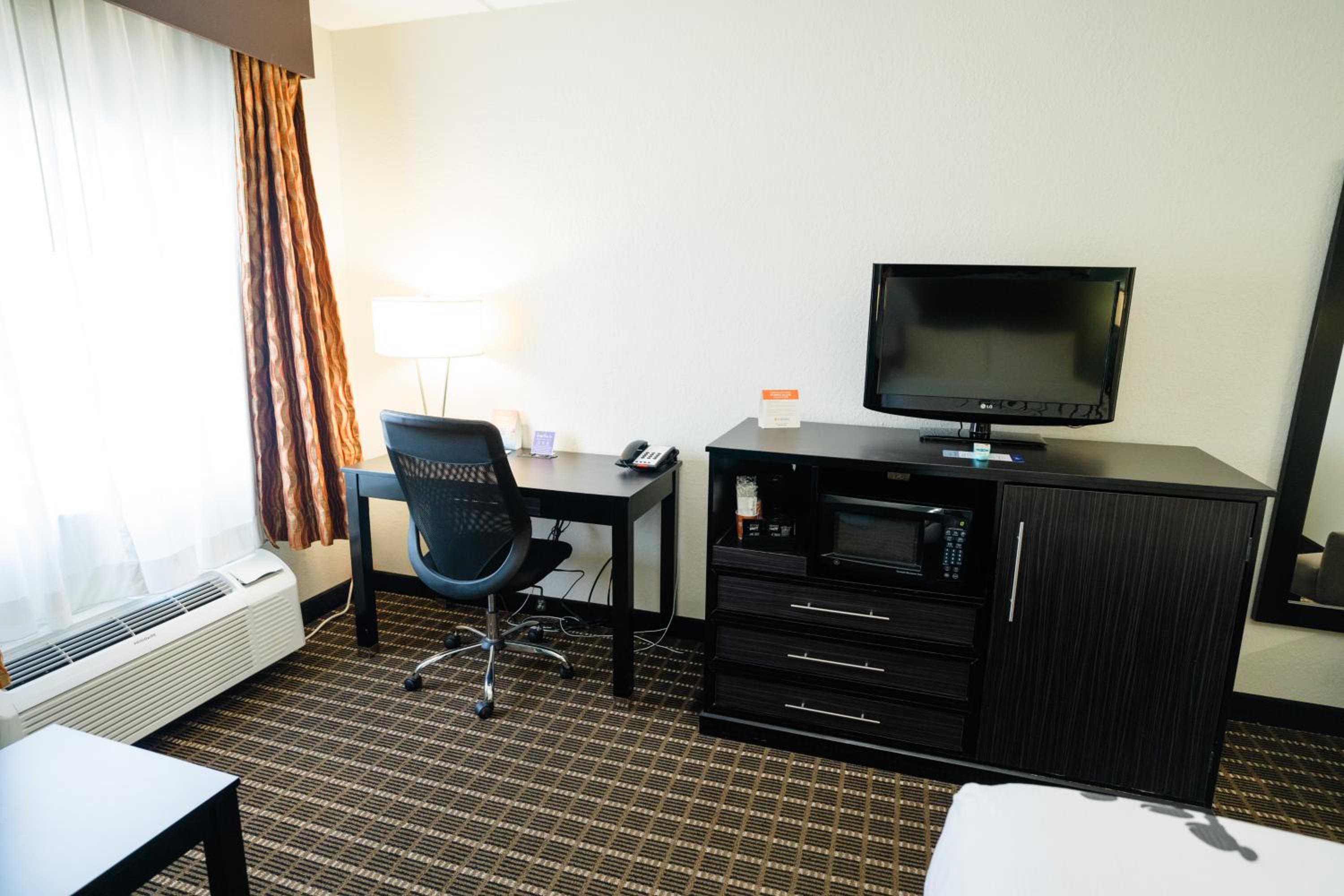 King Suite - Non-Smoking - Photo 29