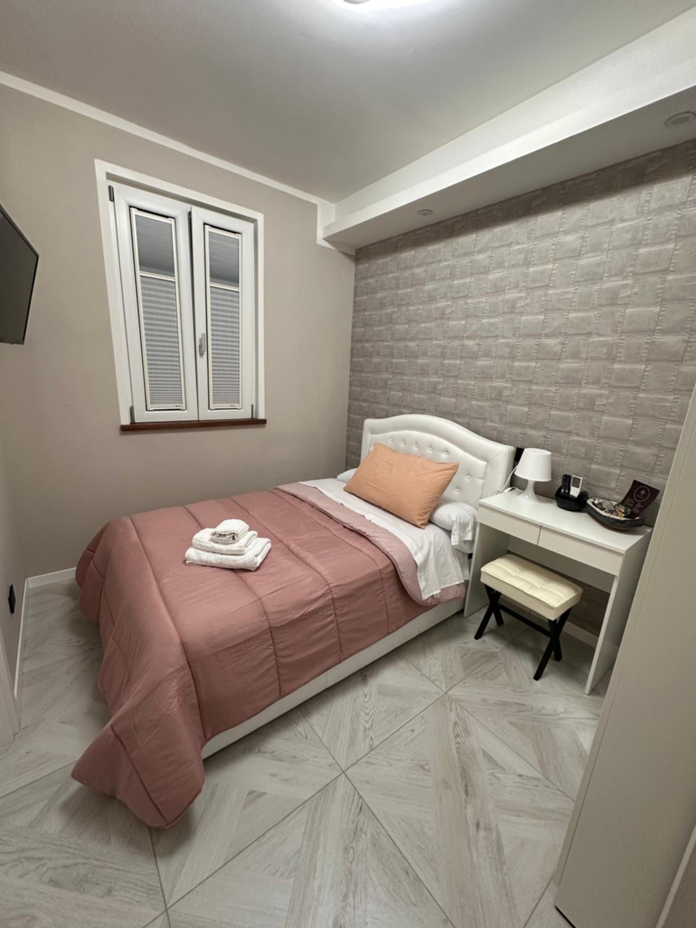 Large Single Room photo 1