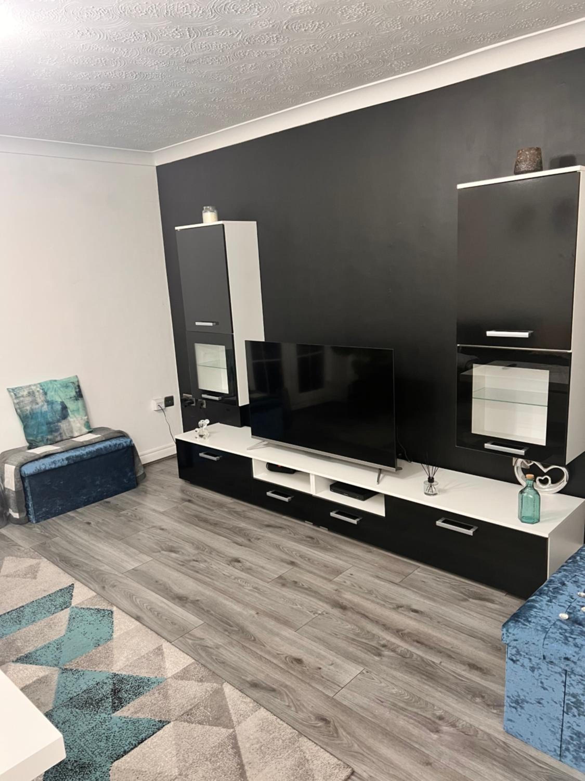 One-Bedroom Apartment photo 2