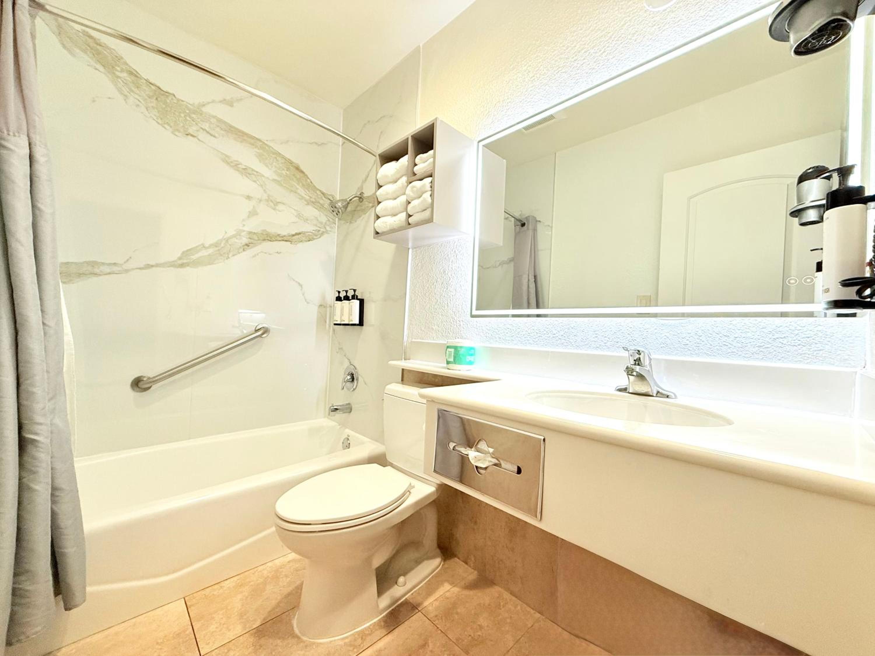 Two-Bedroom Suite - Photo 2