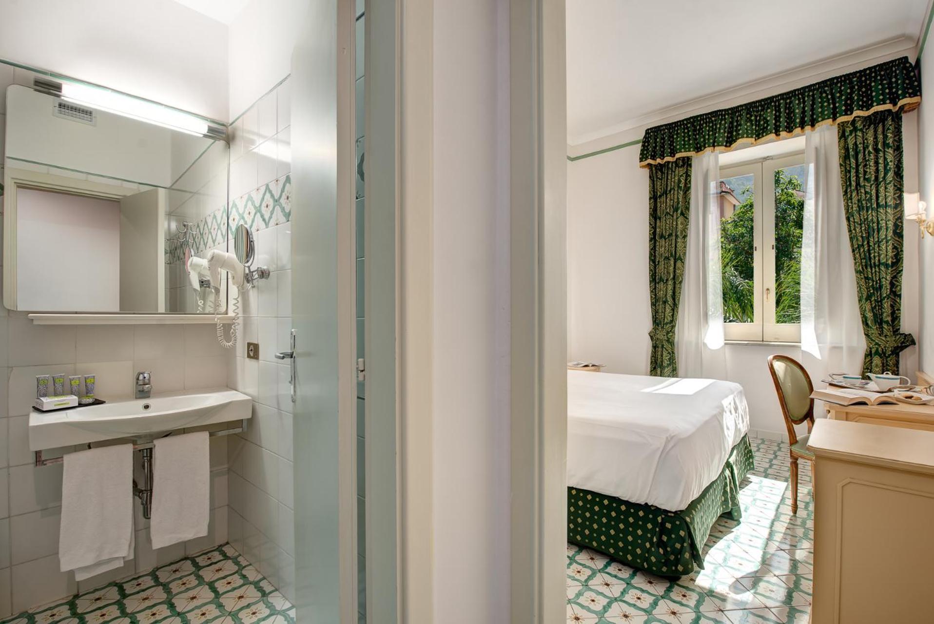 Superior Double Room with Garden View - Photo 2