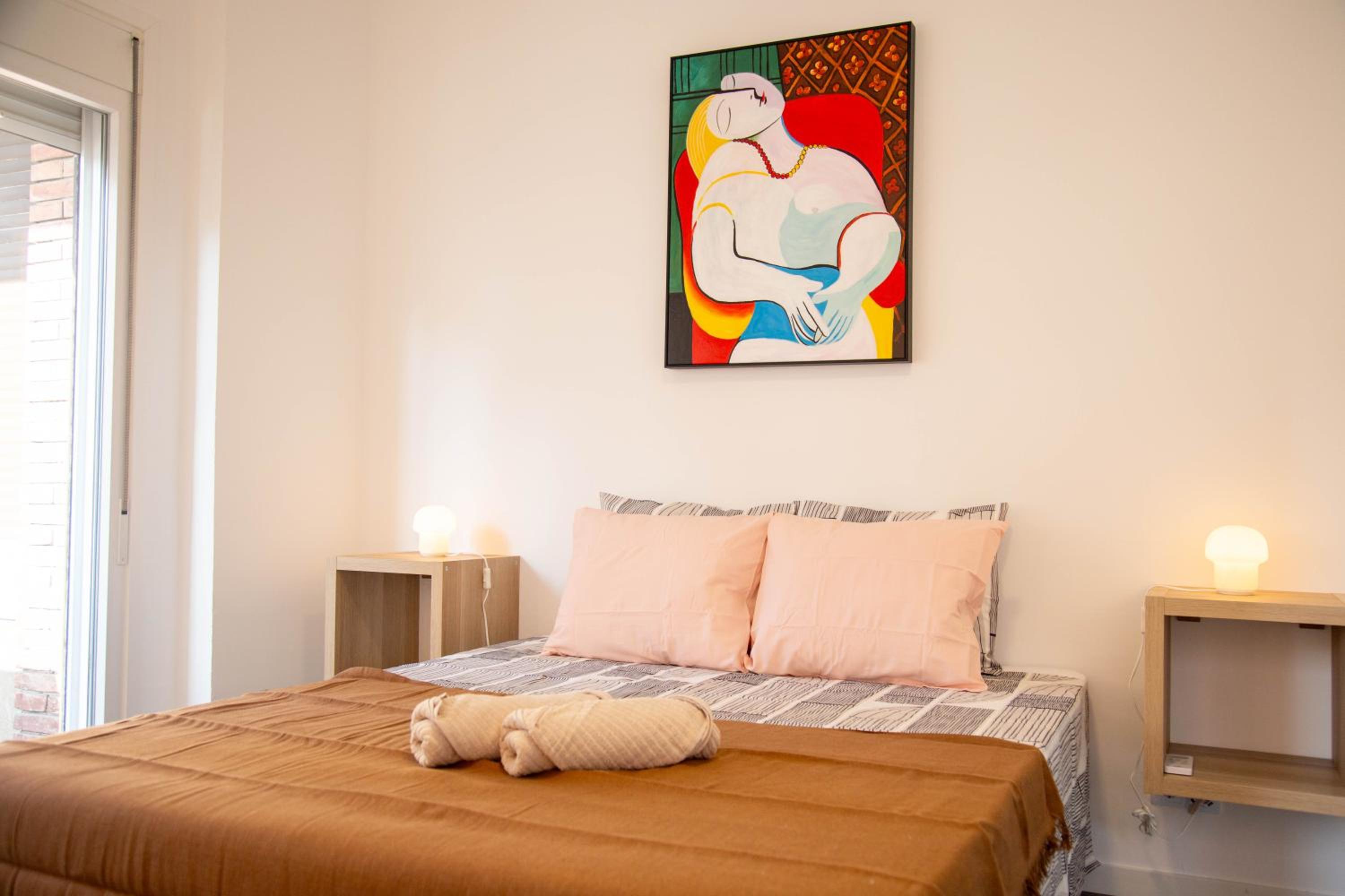 Apartamento de tres habitaciones con balcón