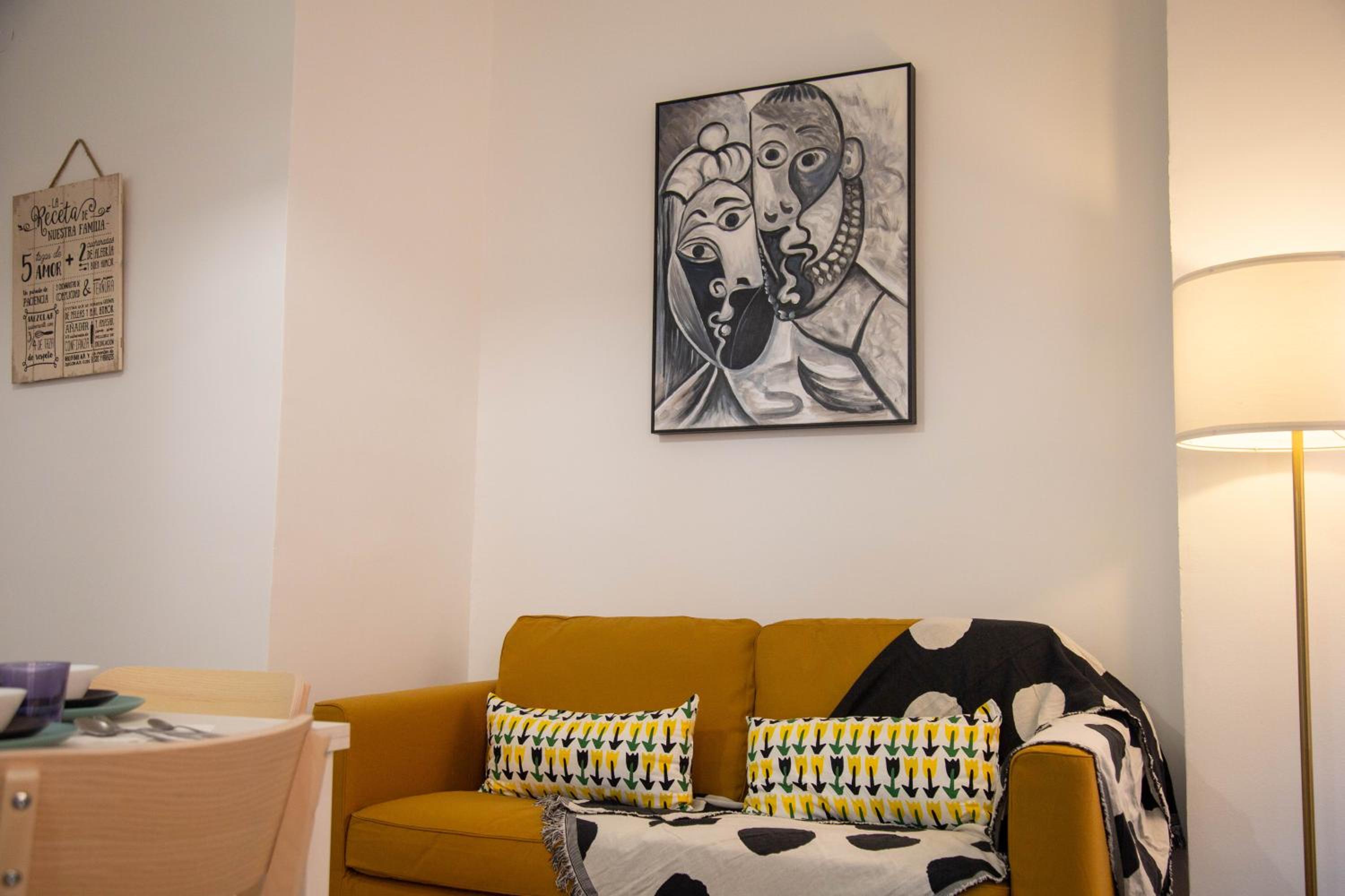 Three-Bedroom Apartment with Balcony photo 2