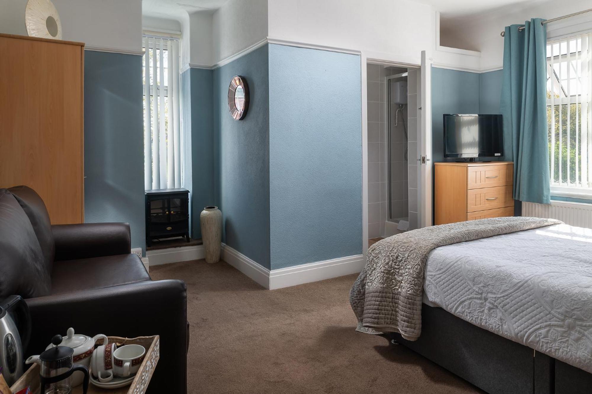 Double room-Suite-Ensuite with Shower photo 3