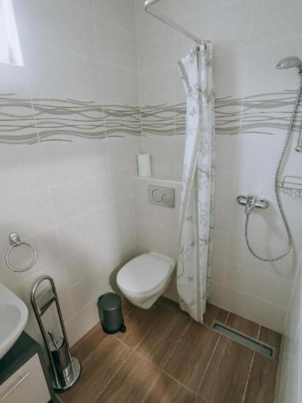 Twin Room With Private Bathroom photo 3