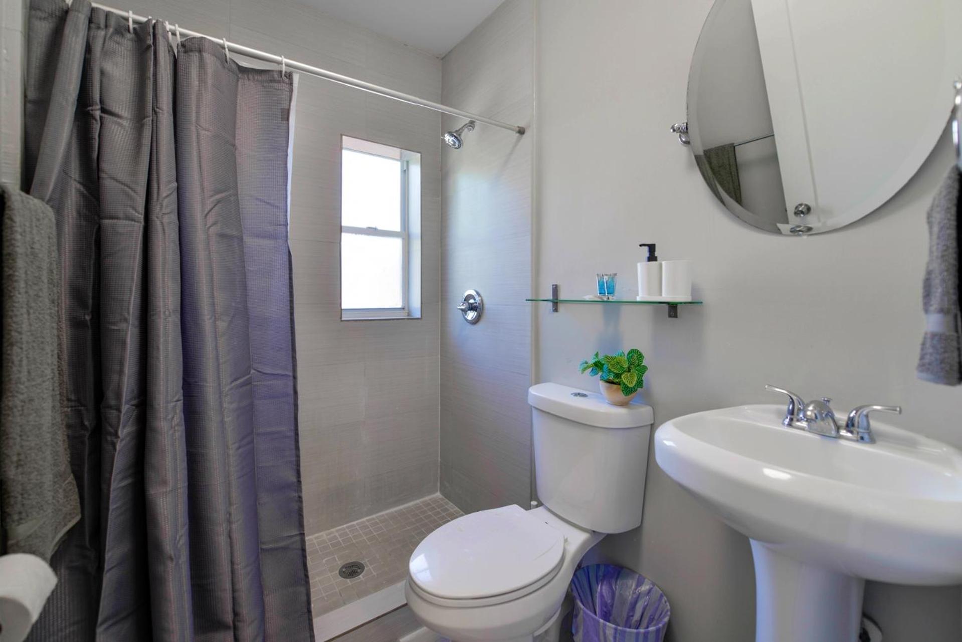 Three-Bedroom Apartment photo 2