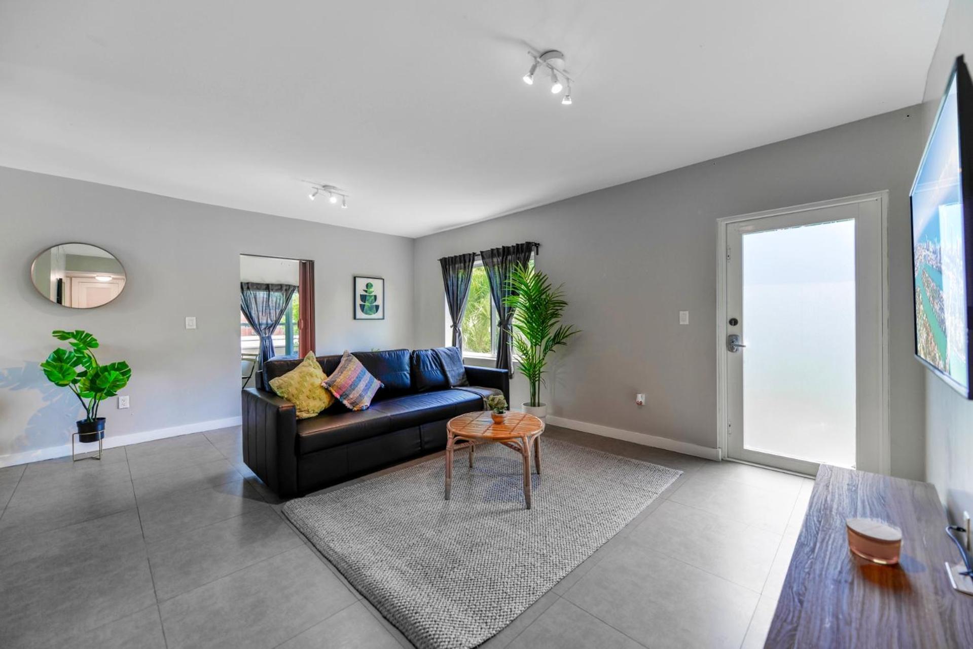 Three-Bedroom Apartment photo 1