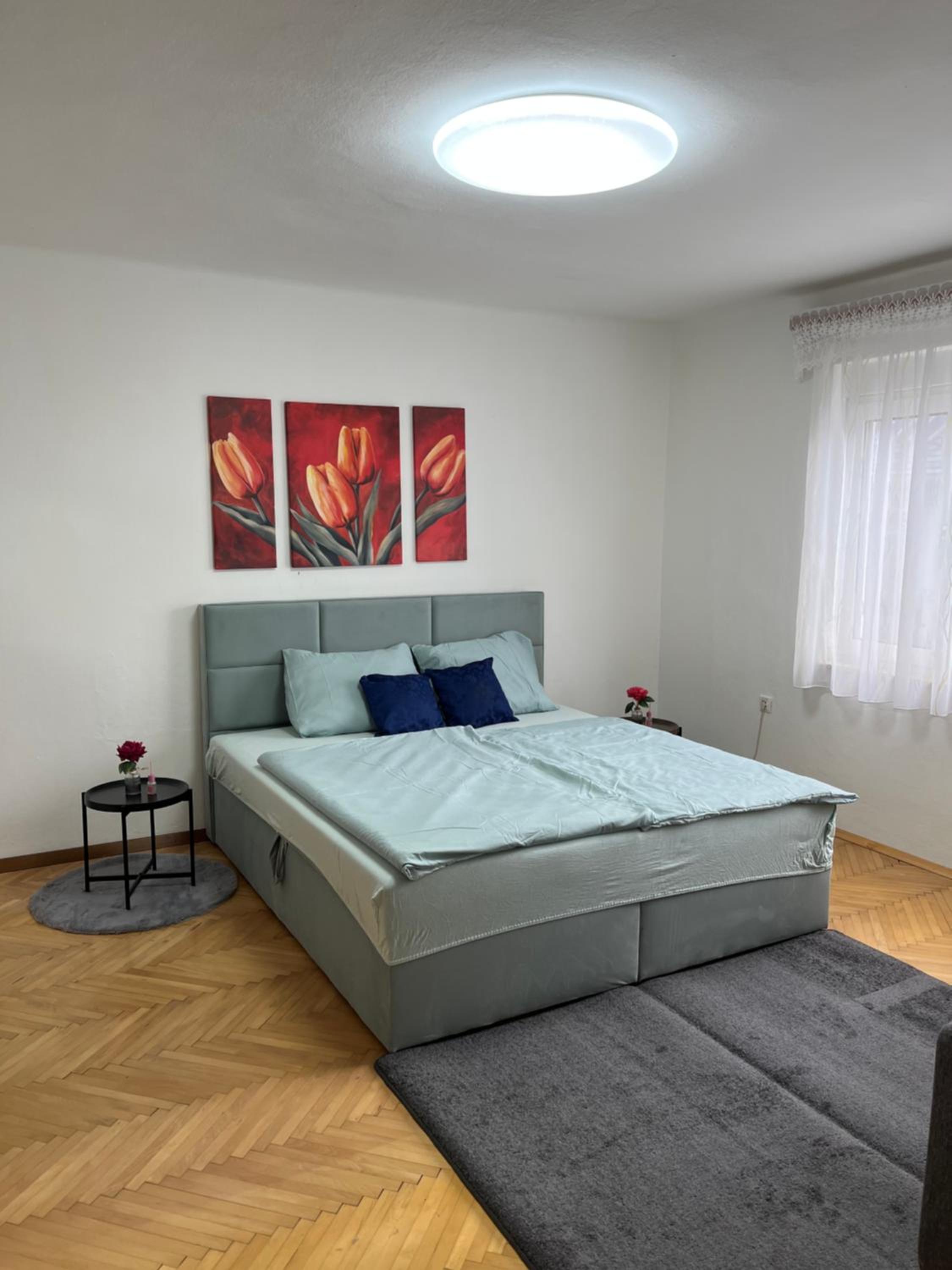 One-Bedroom Apartment photo 1