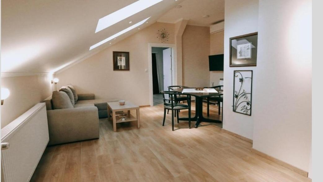 One-Bedroom Apartment - Non-Smoking photo 2