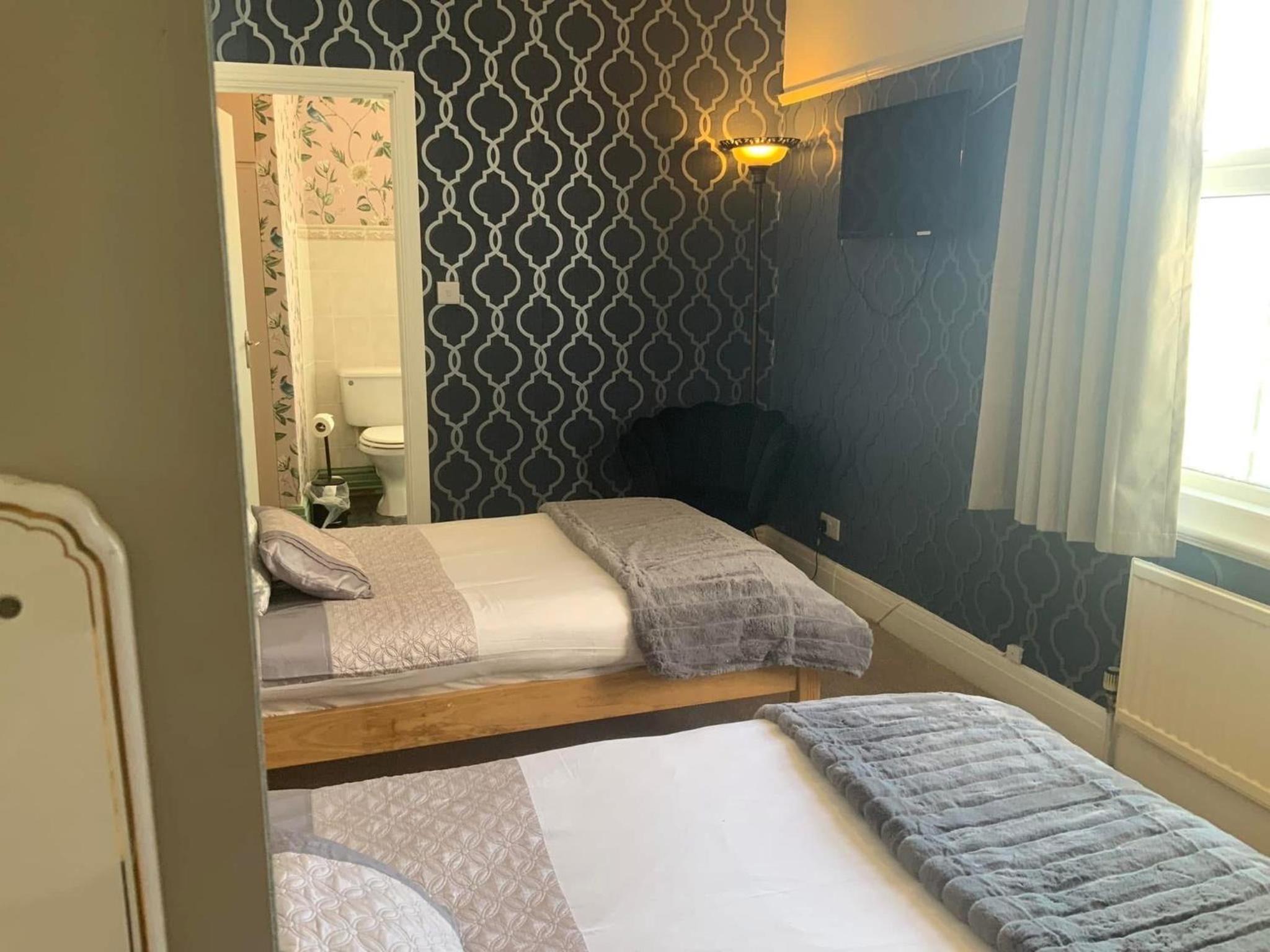 Twin Room with Shower photo 1