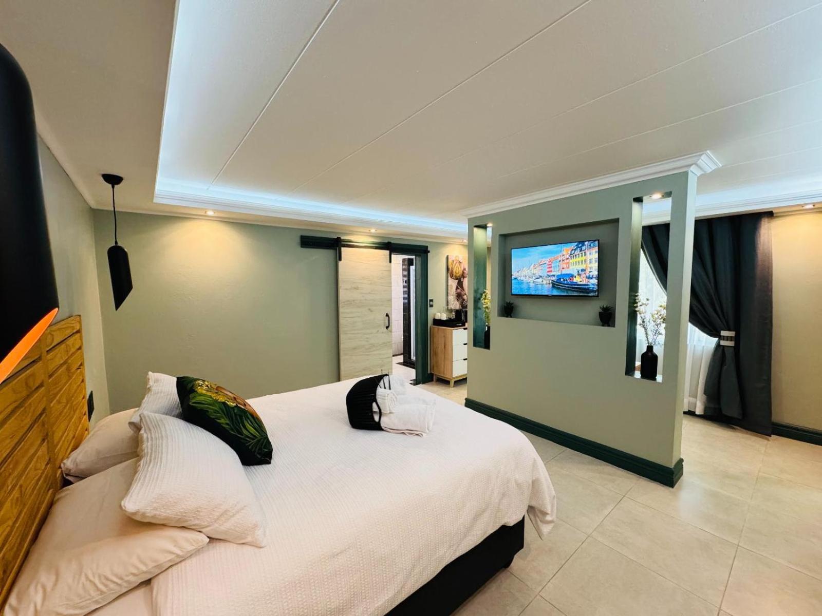 Deluxe Queen Room - Photo 1