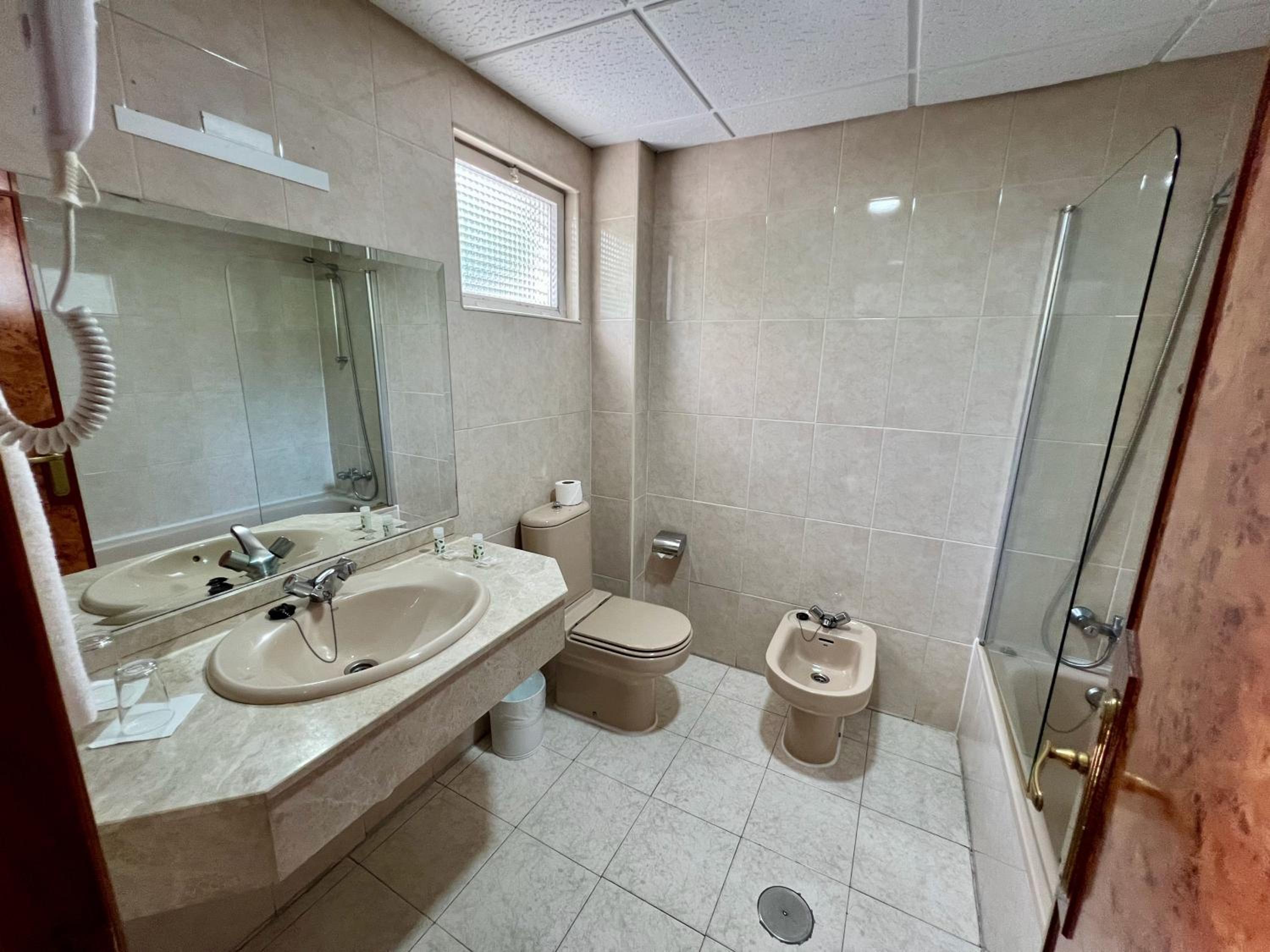 Triple Family Room (2 beds) photo 2