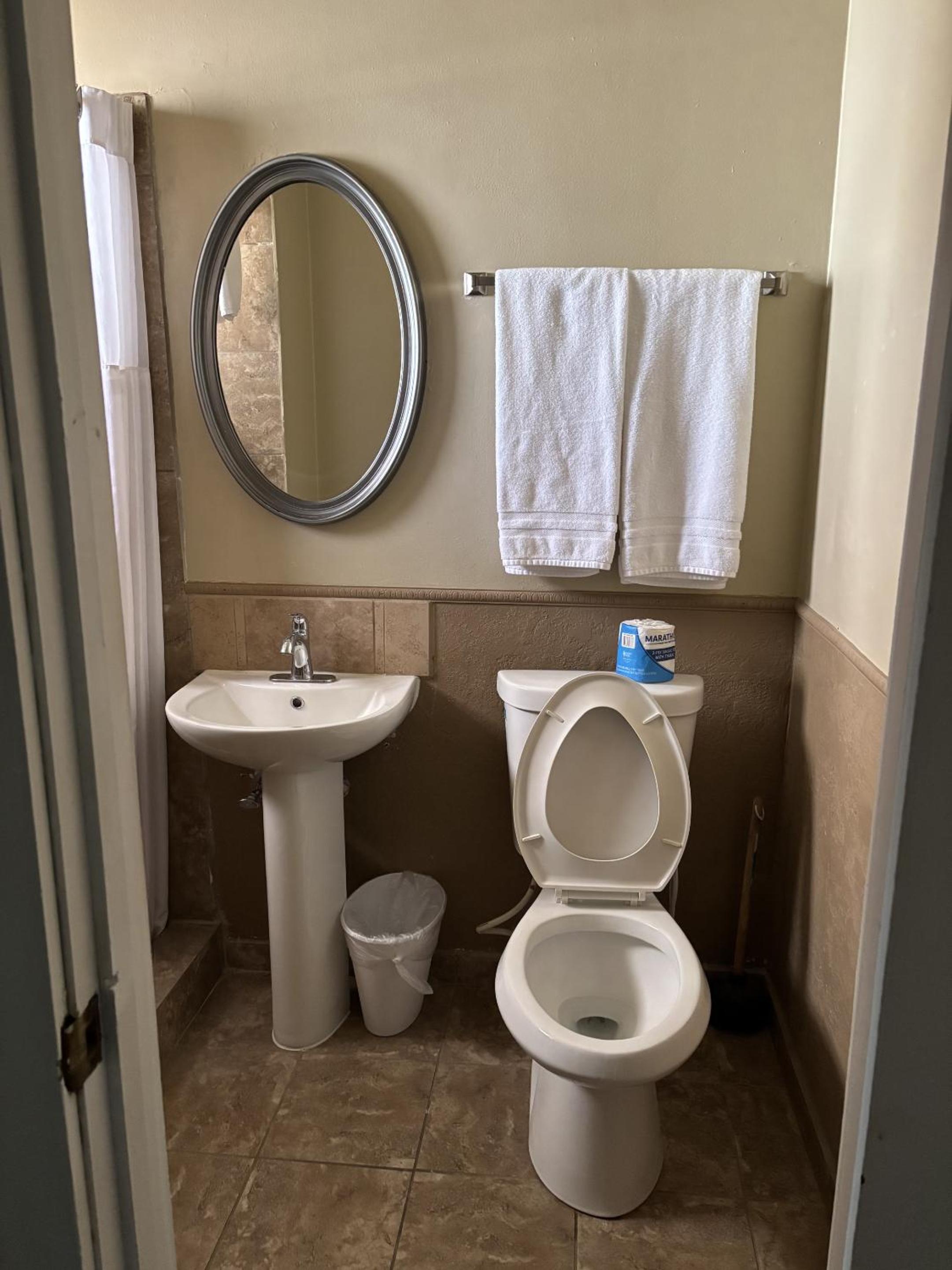 Queen Room photo 3