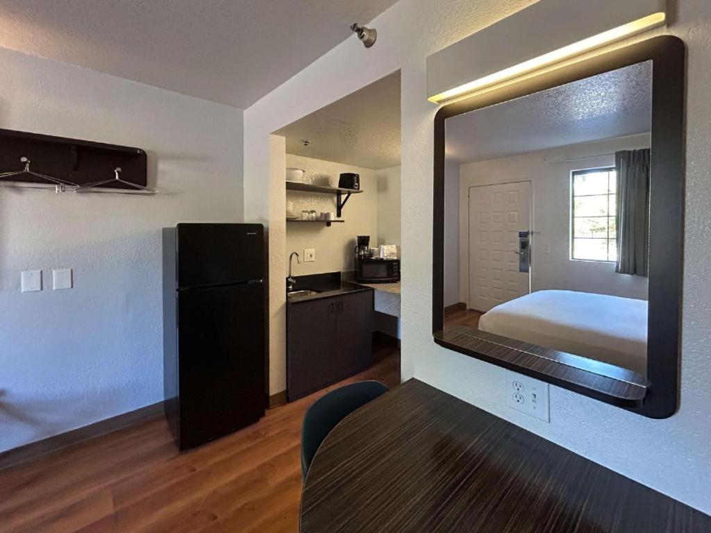 Queen Room with Two Queen Beds - Non-Smoking - Photo 1
