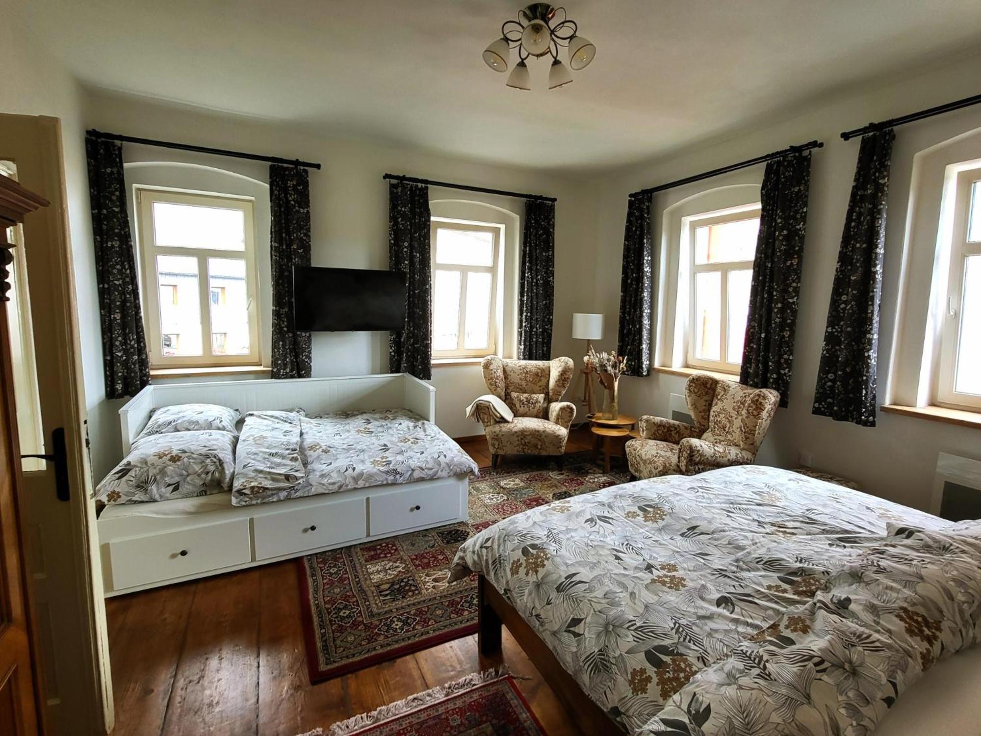 One-Bedroom Apartment with View photo 2