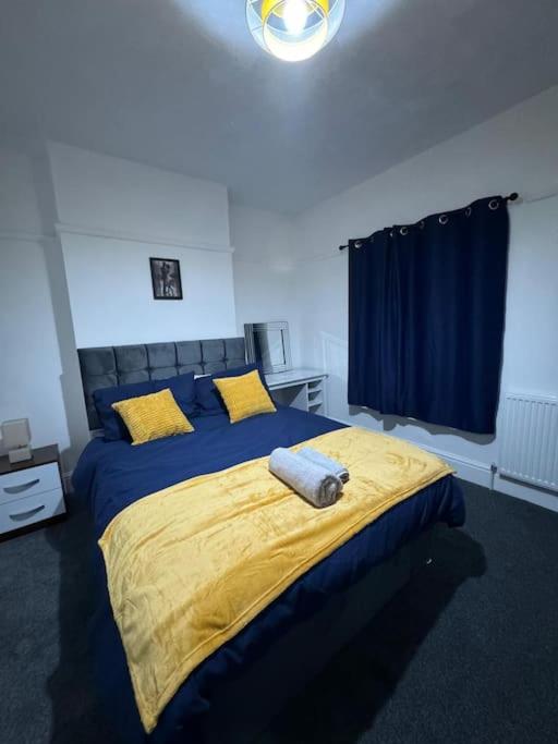Three-Bedroom Apartment photo 2