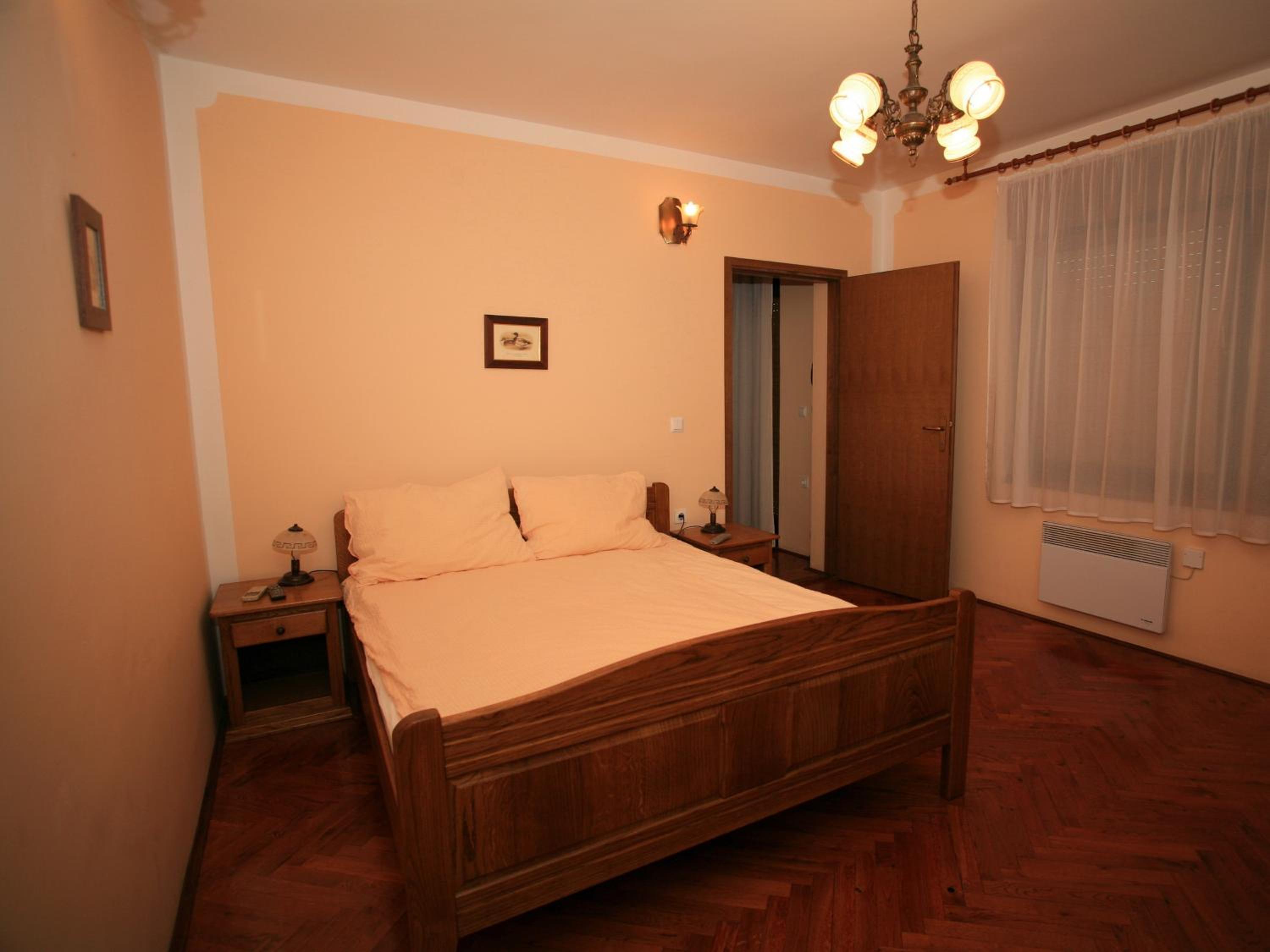 One-Bedroom Apartment with Balcony - Photo 4