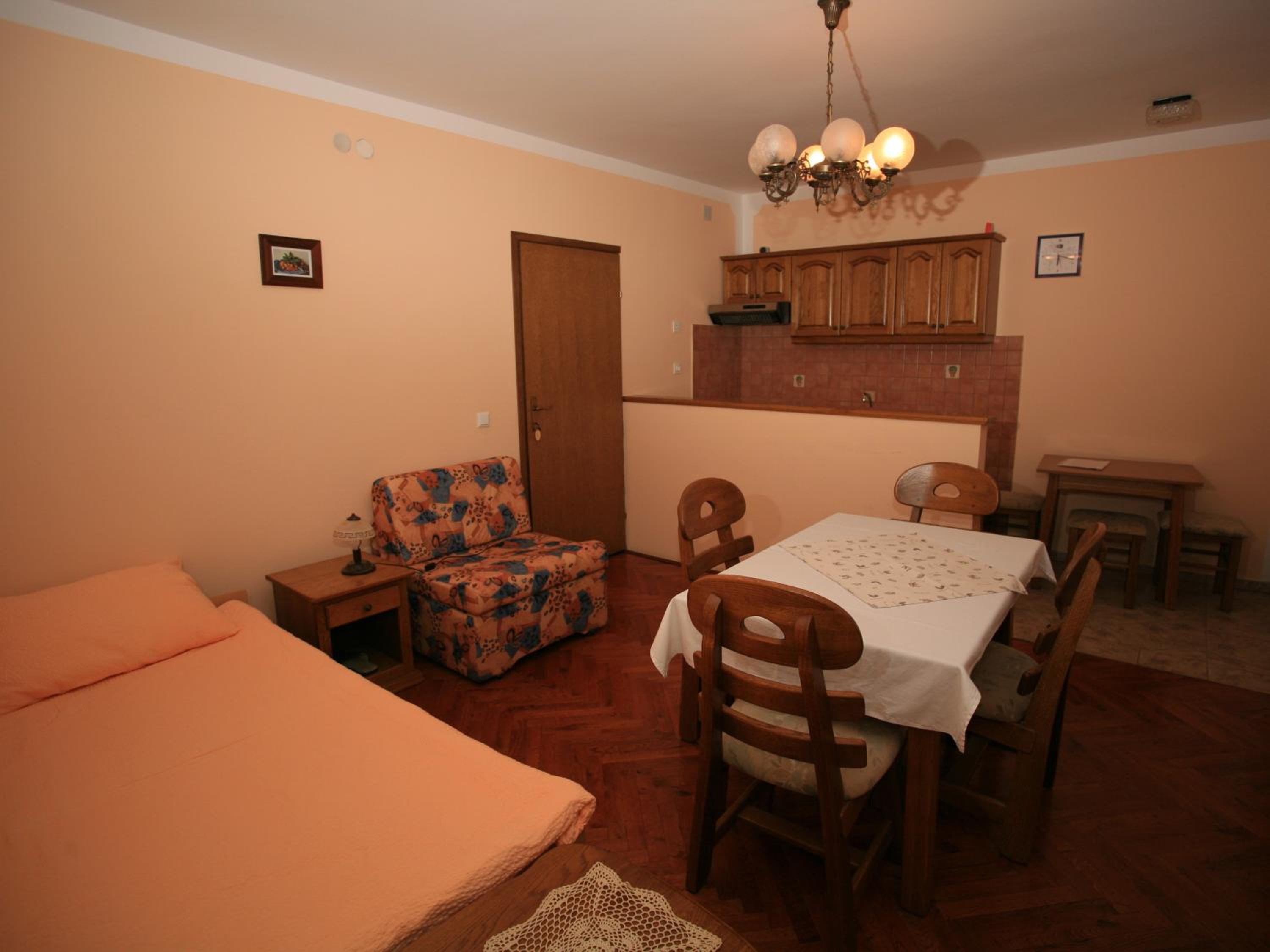 One-Bedroom Apartment with Balcony - Photo 5
