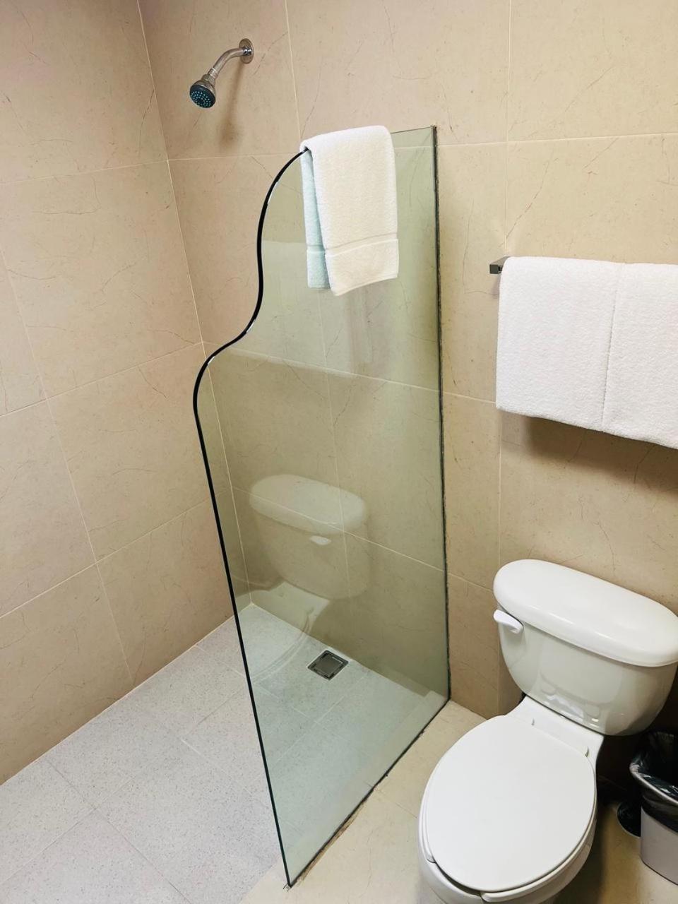 Executive Suite - Photo 12