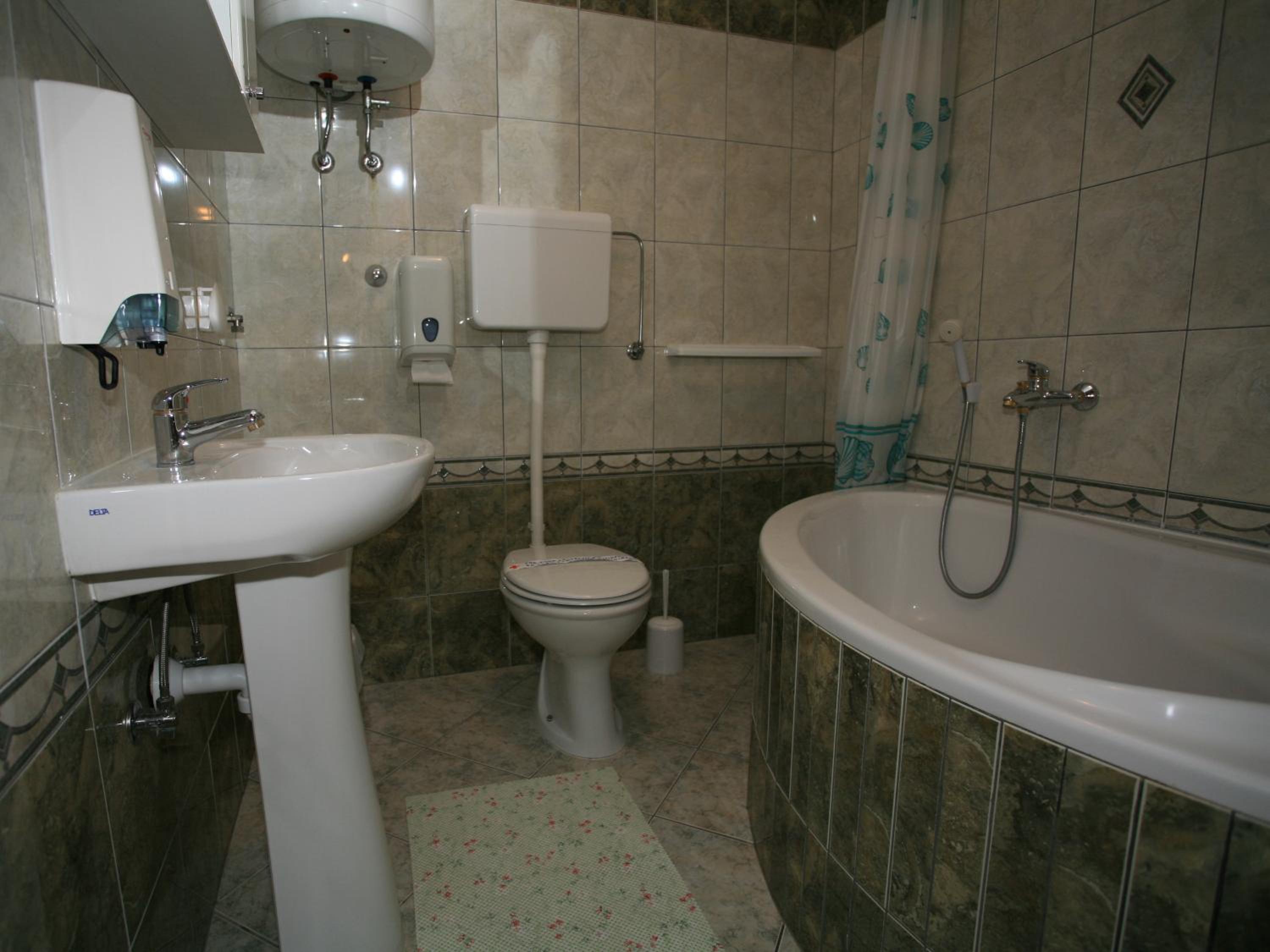 Comfort Two-Bedroom Apartment with Balcony and Garden View  - Photo 5