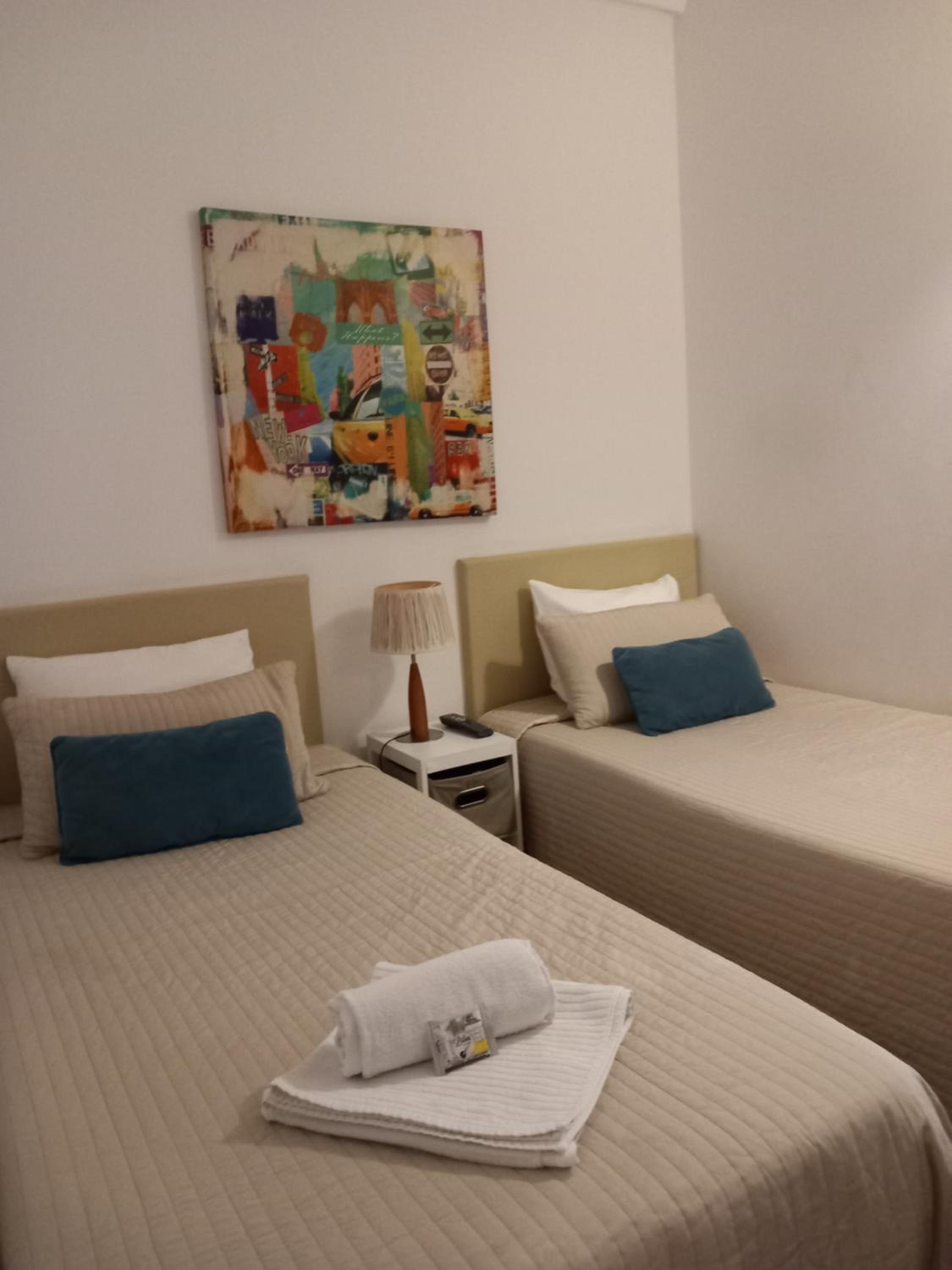 Twin Room with Private Bathroom - Photo 5