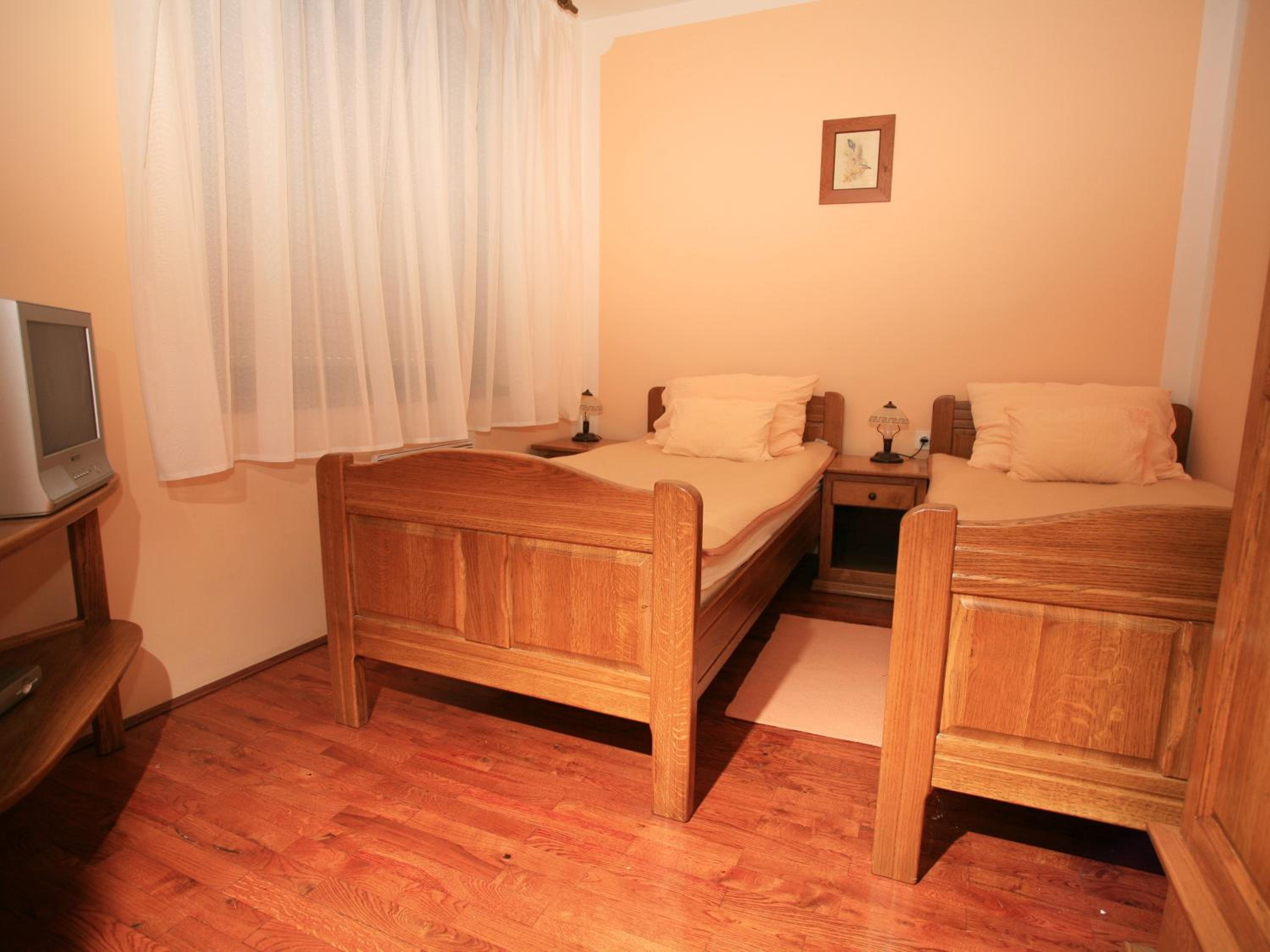 Comfort Two-Bedroom Apartment with Balcony and Garden View  - Photo 3