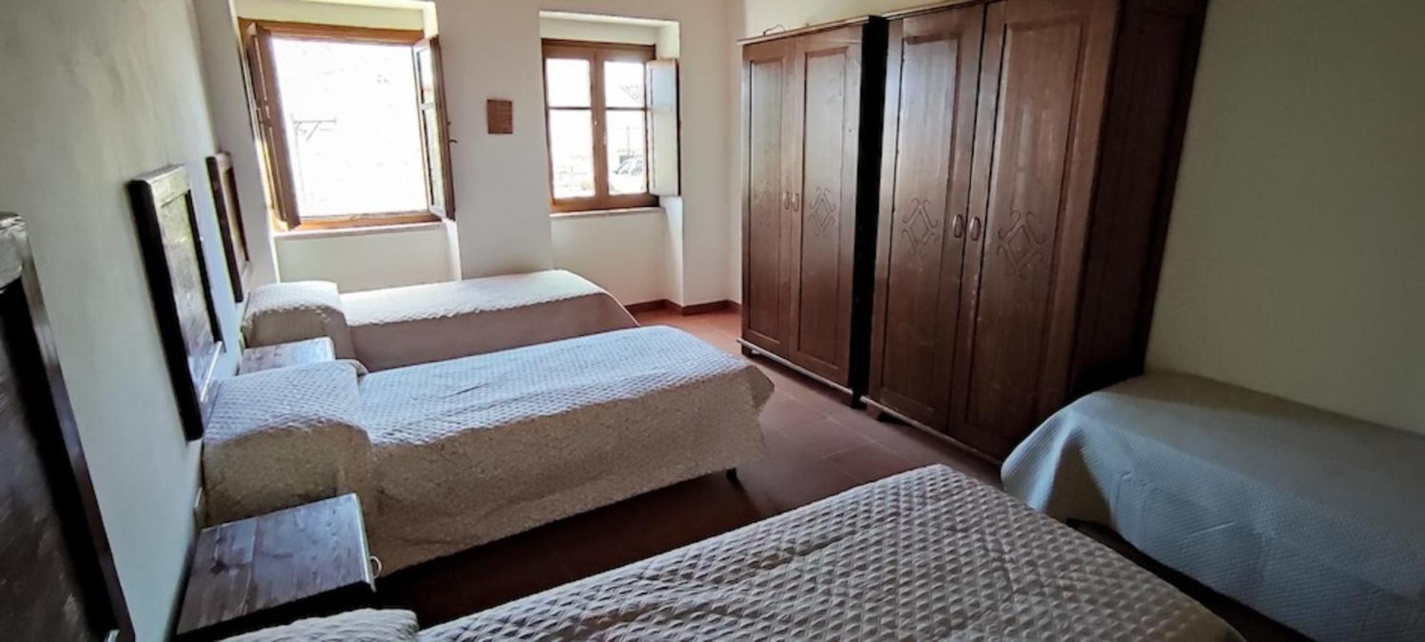 Single Bed In Dormitory Room photo 1