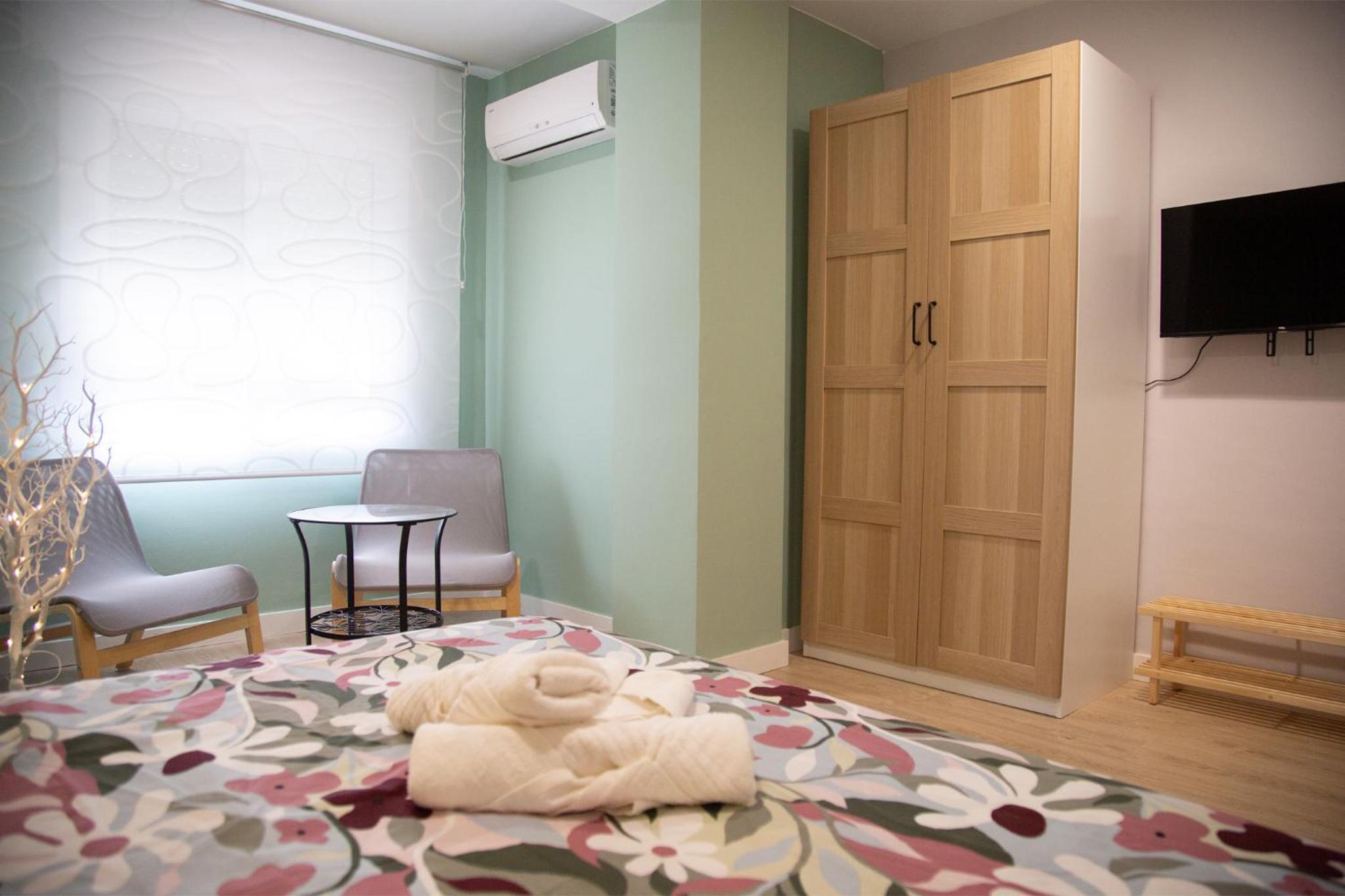 Three-Bedroom Apartment with Balcony photo 2