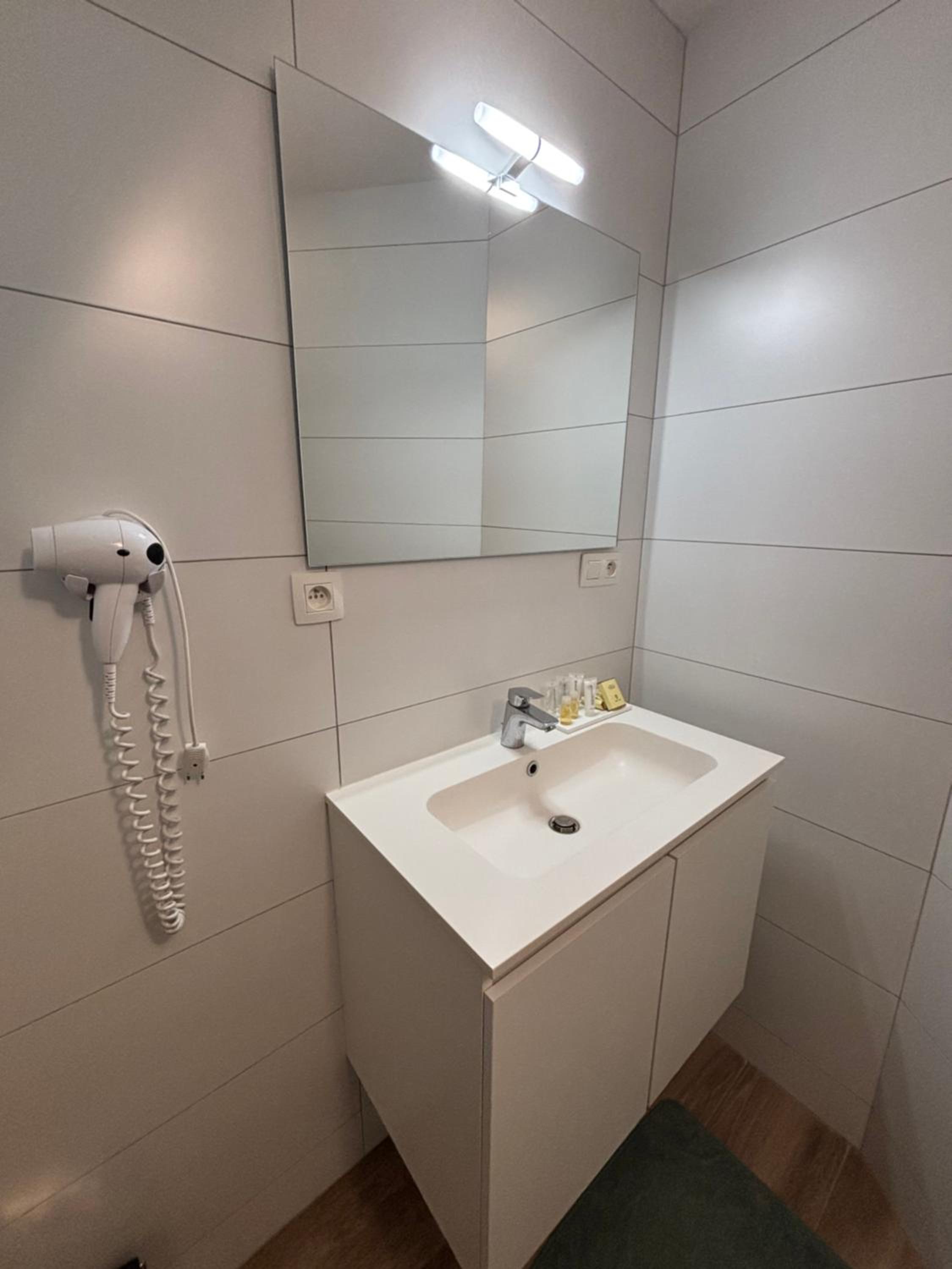 Standard Double Room - Photo 5