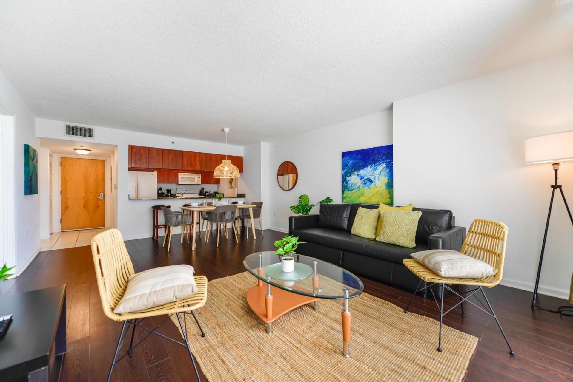 One-Bedroom Apartment photo 1