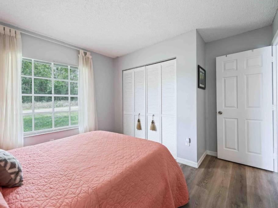 Two-Bedroom House photo 2