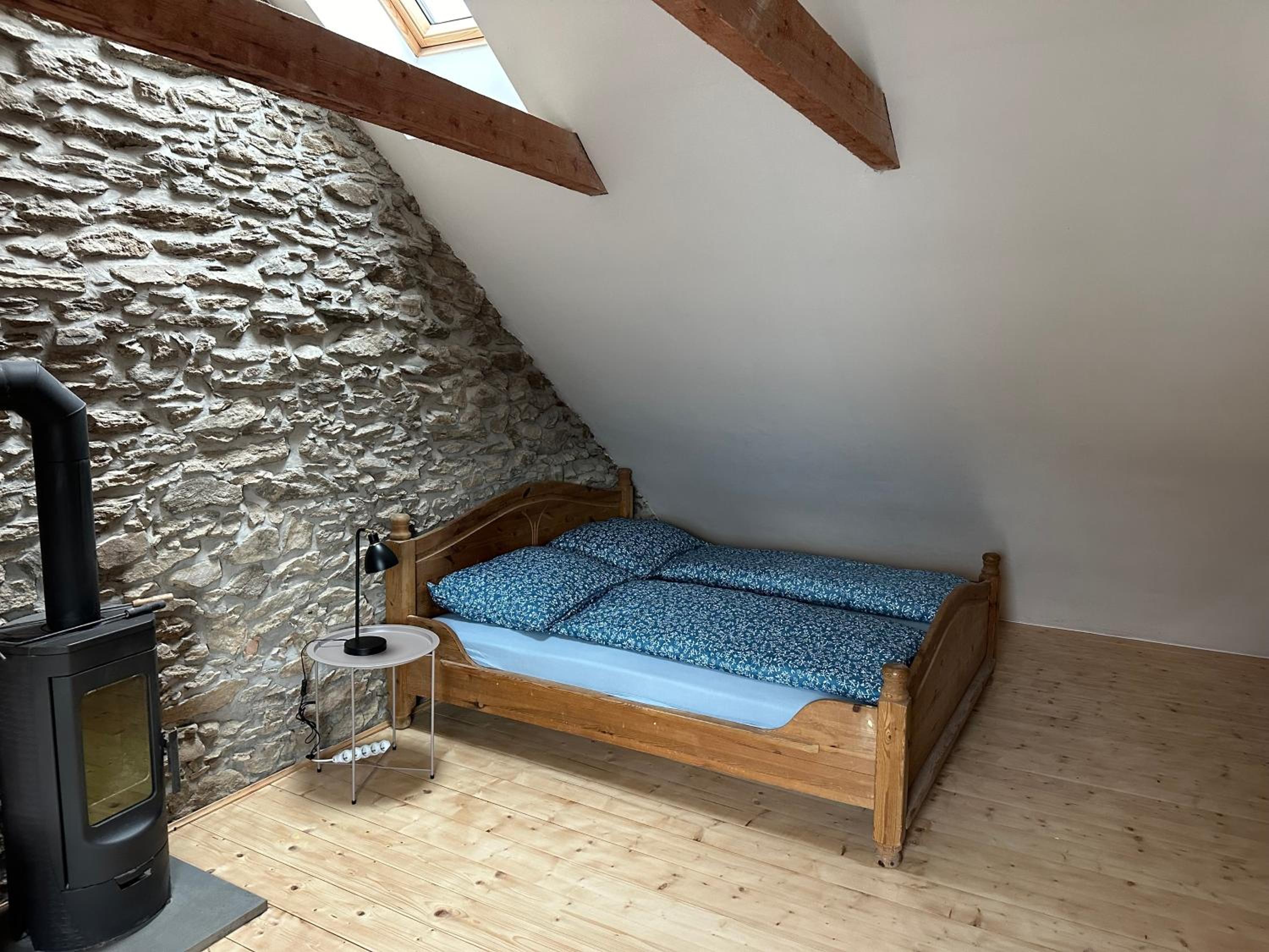 Five-Bedroom House photo 2