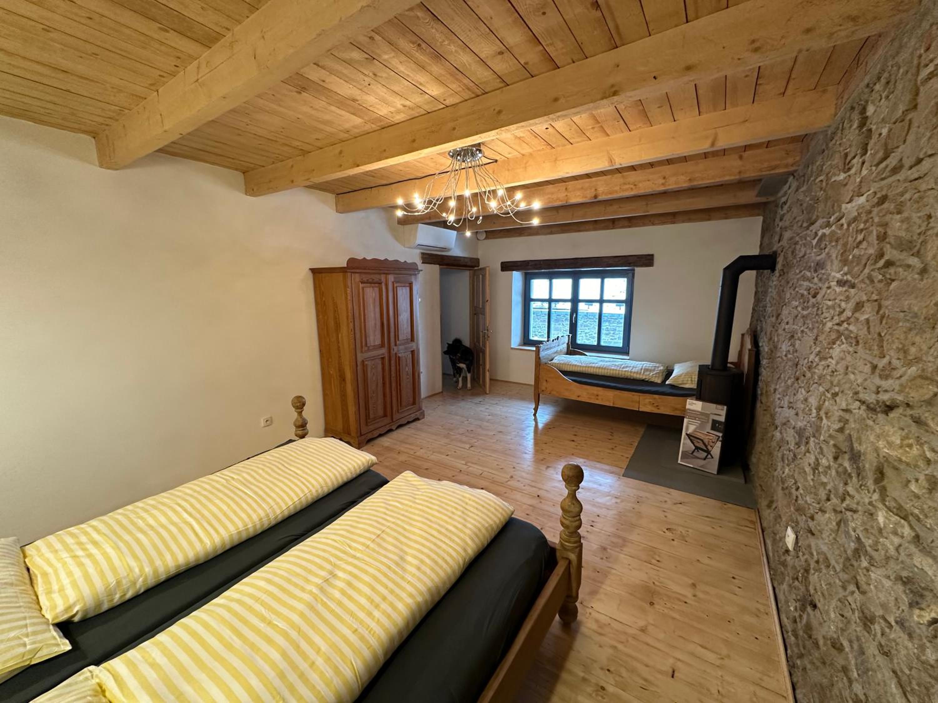 Five-Bedroom House photo 3