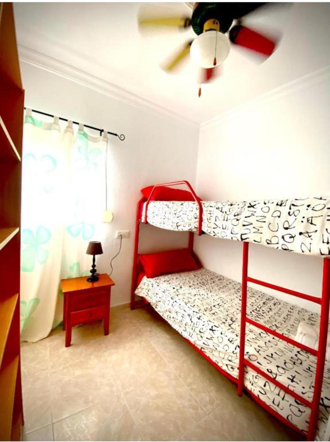 Apartamento de Dos Habitaciones con Balcón