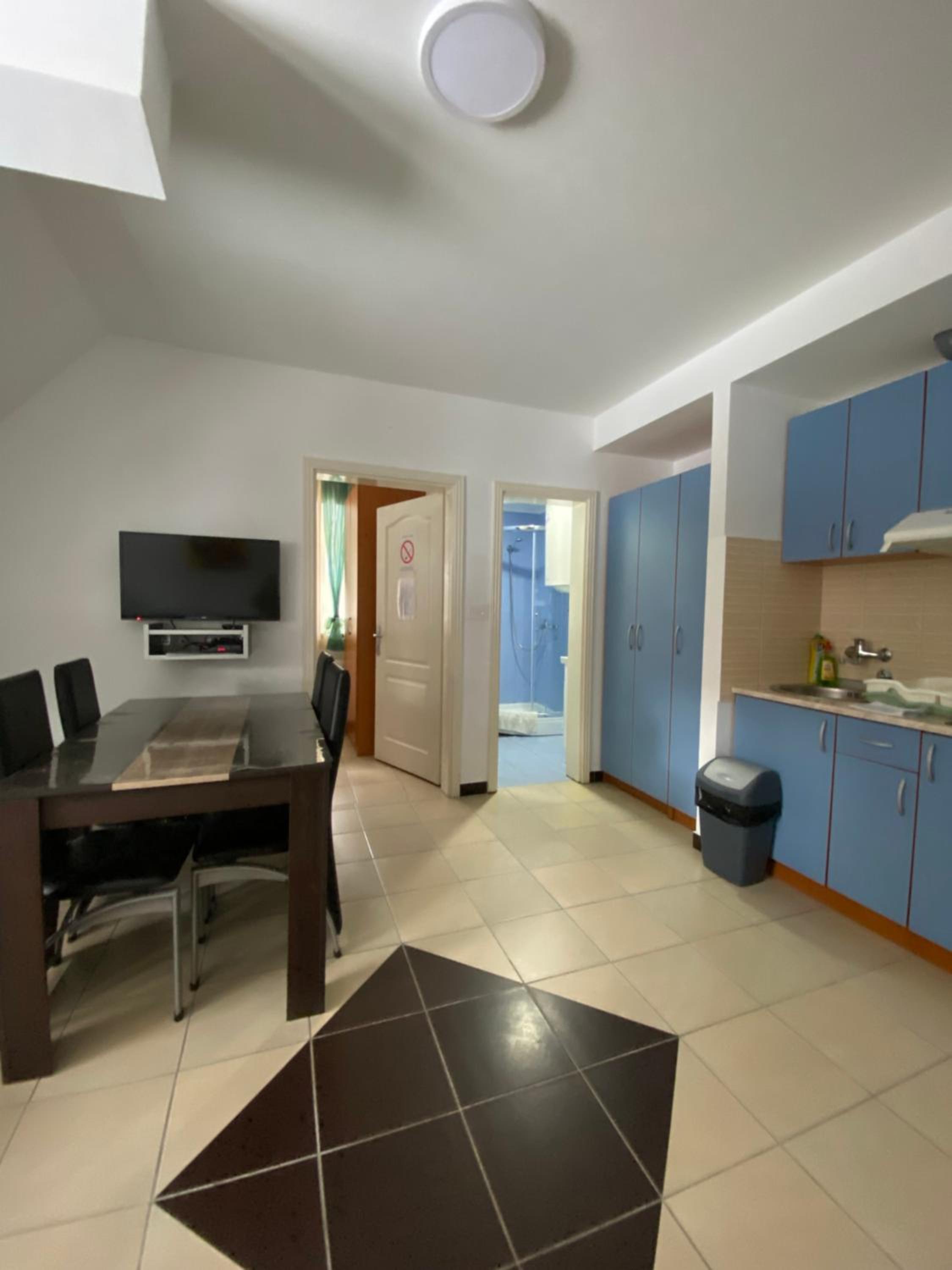 Apartment photo 2