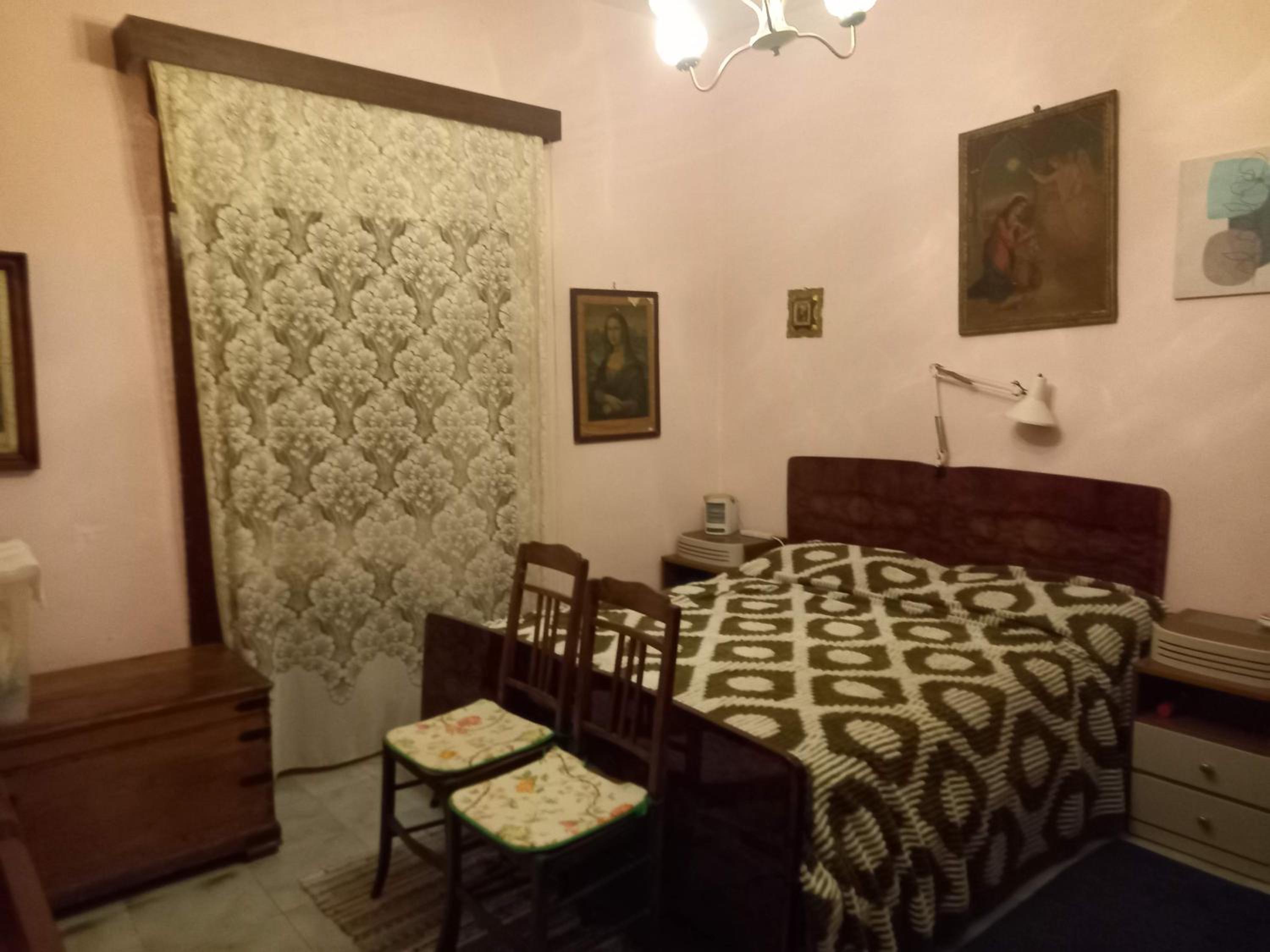 Eight-Bedroom House photo 1