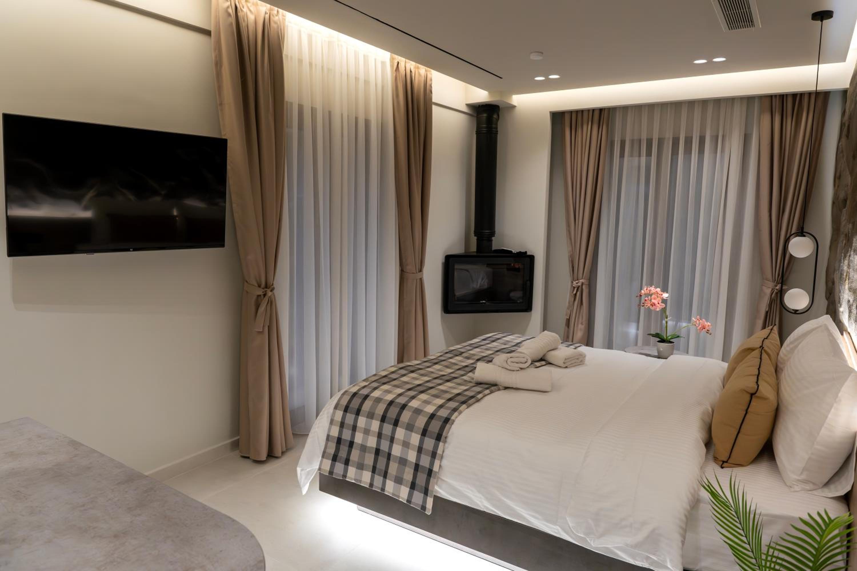 Suite with Mountain View